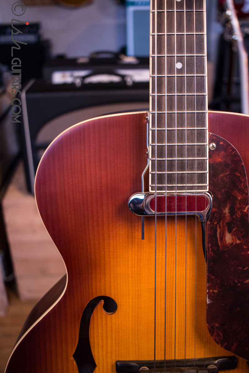 Gretsch G9555 New Yorker Archtop Acoustic-Electric Guitar Sunburst