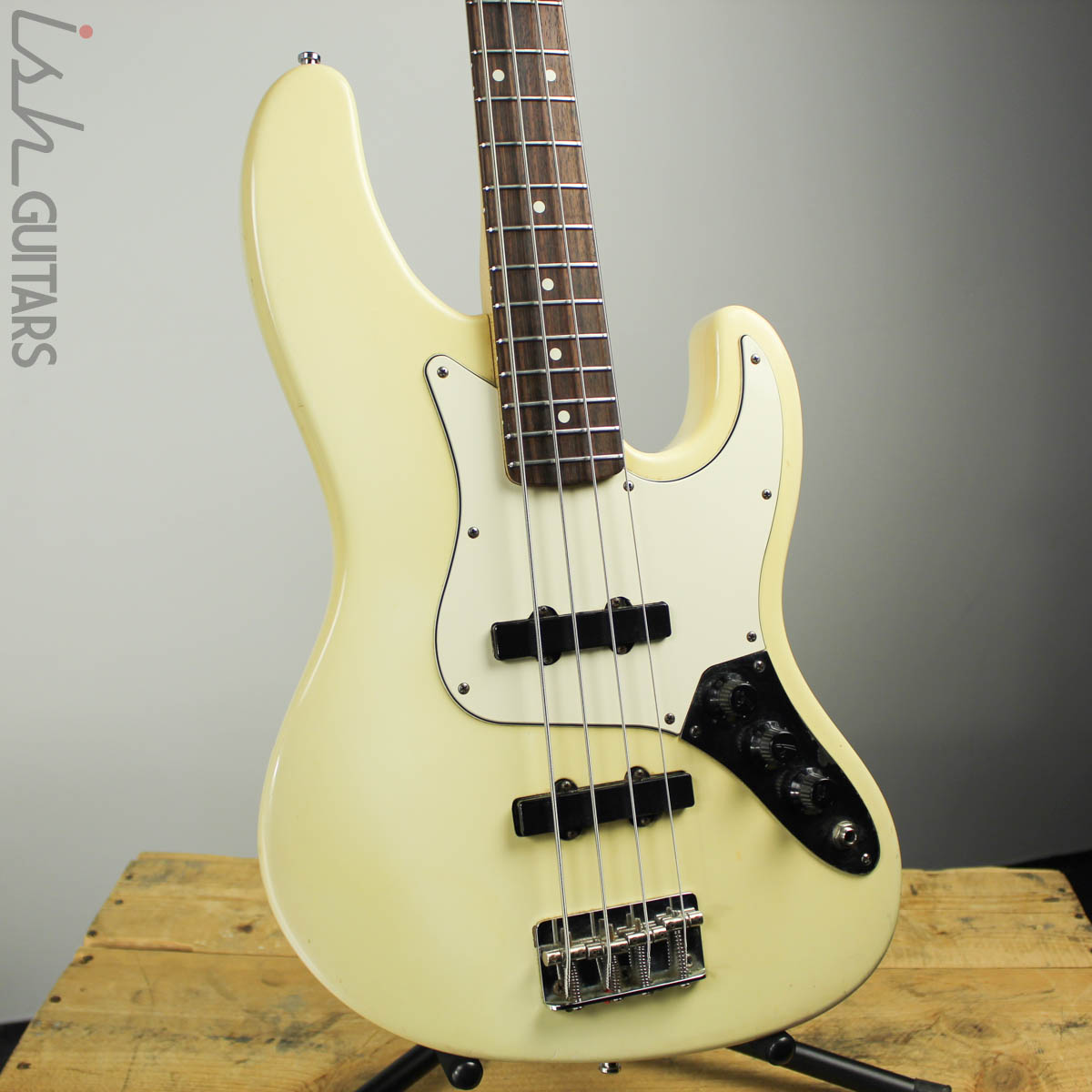 1989 Fender Jazz Bass Olympic White – Ish Guitars