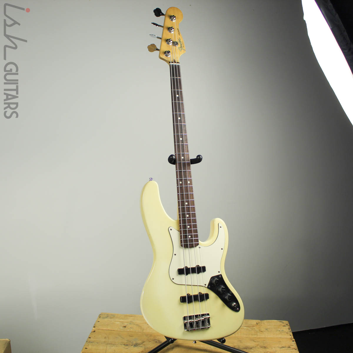 1989 Fender Jazz Bass Olympic White – Ish Guitars