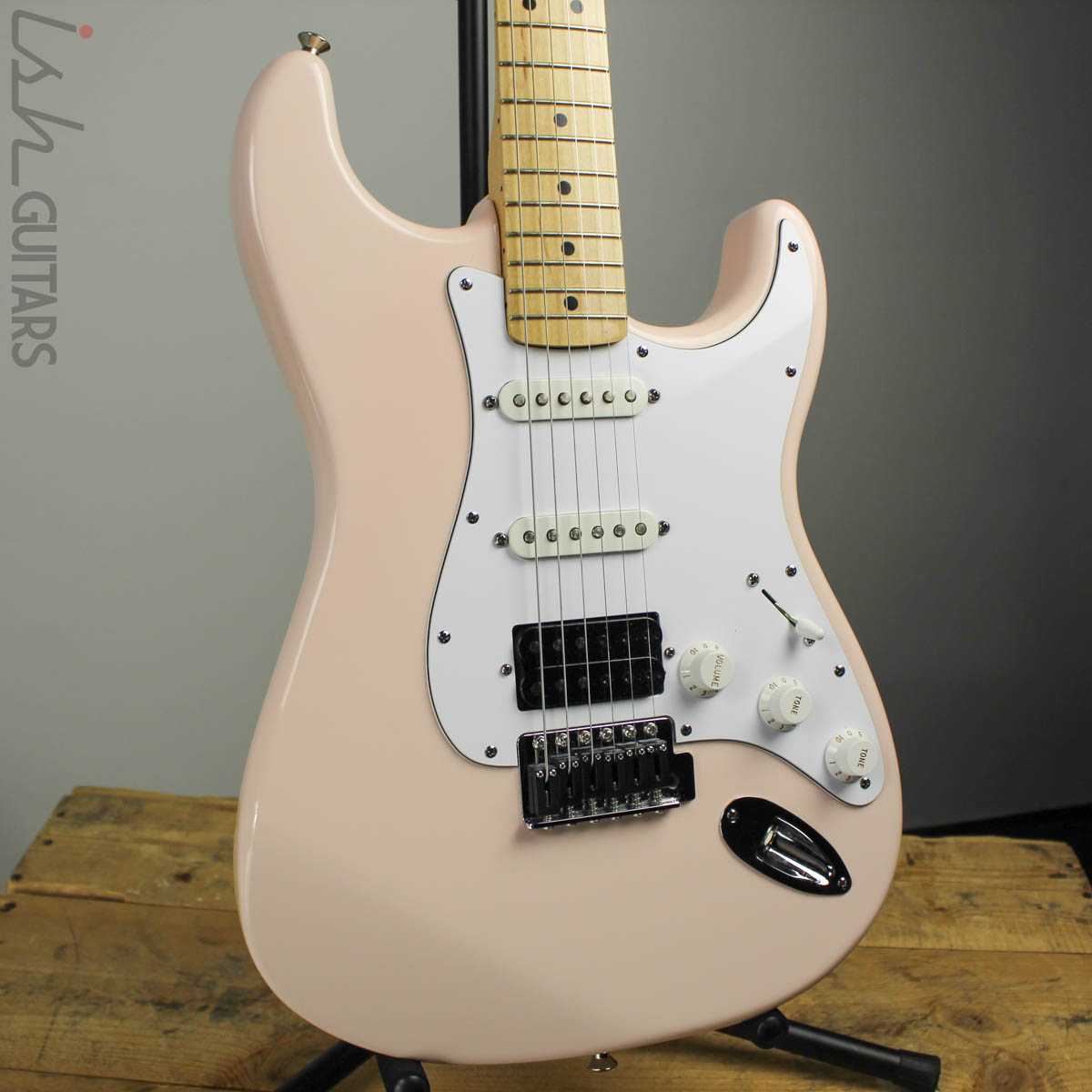 2003 Fender Stratocaster Shell Pink Nitro – Ish Guitars