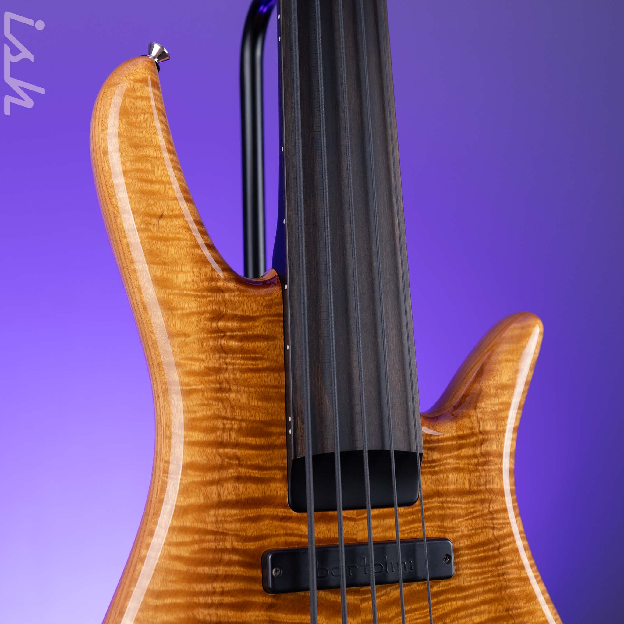 2000 Zon Sonus Custom Fretless 5-String Bass Flame Myrtlewood