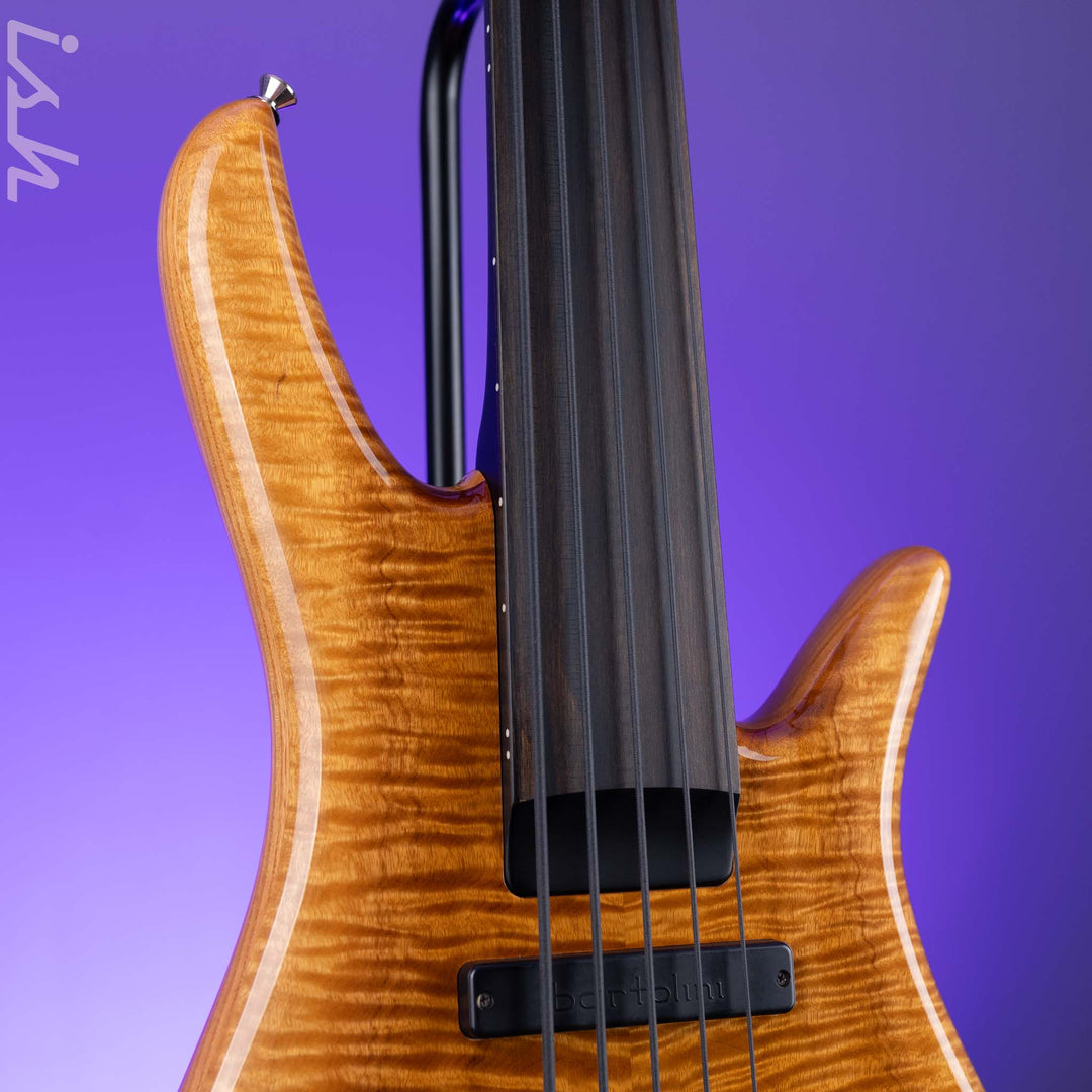 2000 Zon Sonus Custom Fretless 5-String Bass Flame Myrtlewood