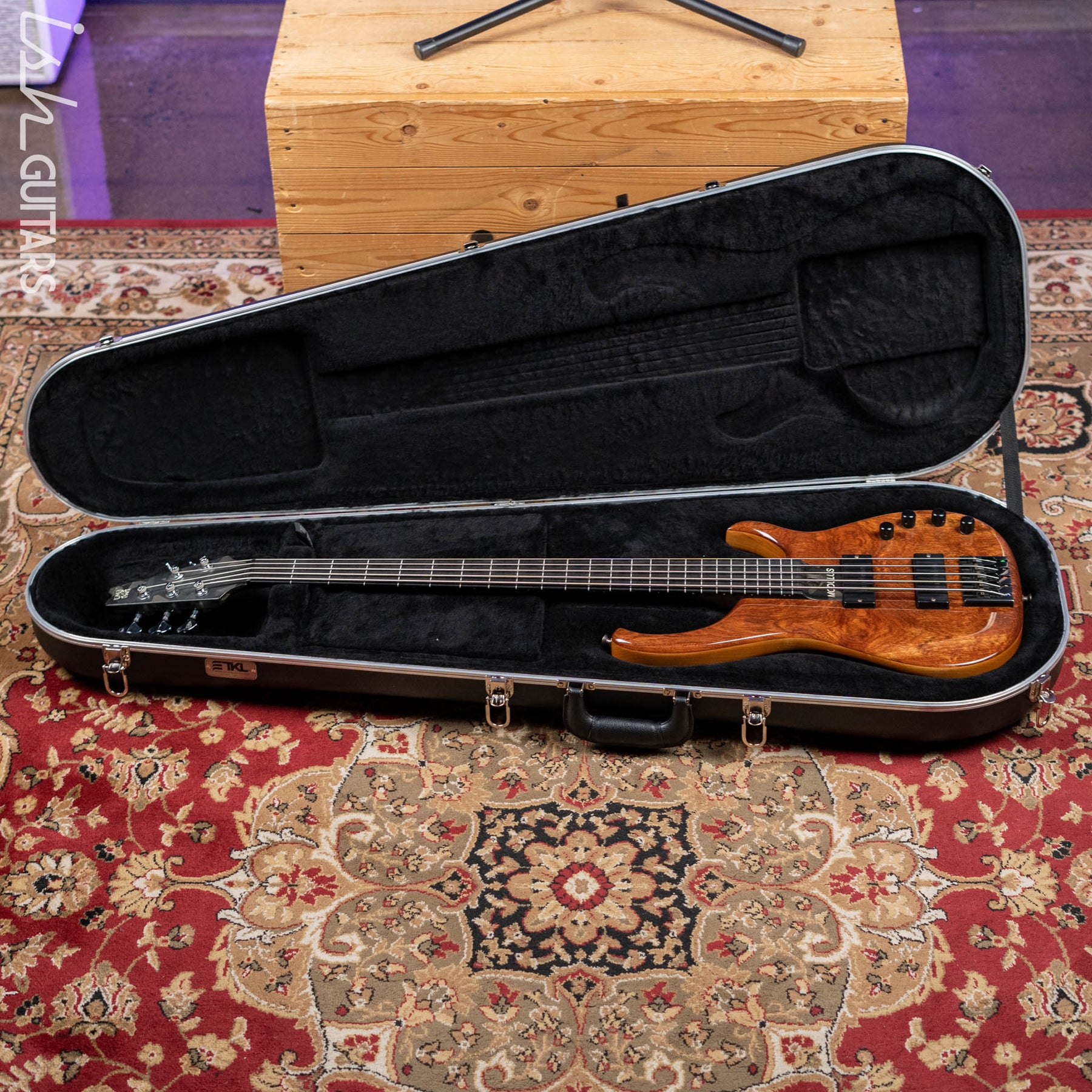 2001 Modulus Quantum 5 Fretless Bass – Ish Guitars