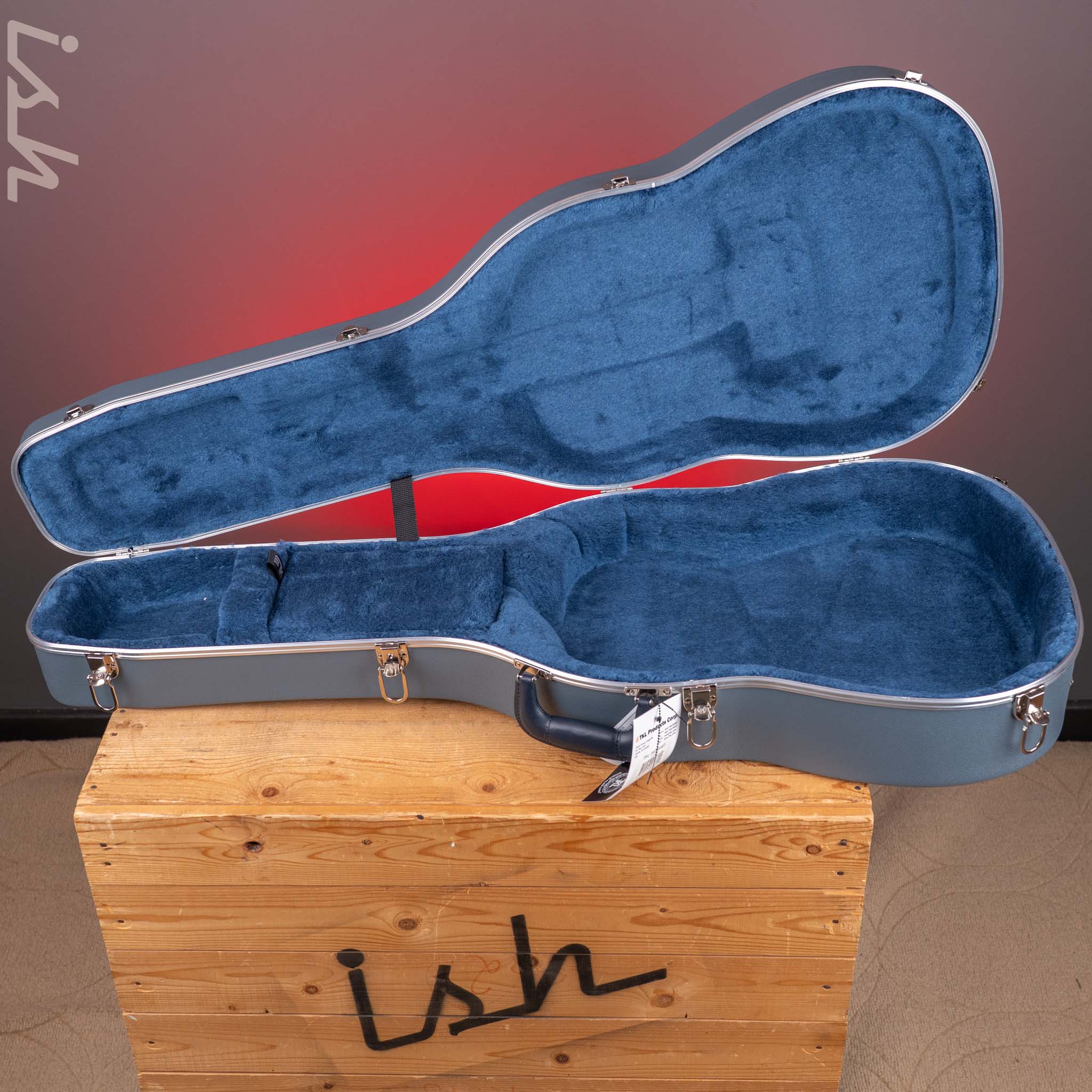 Martin Dreadnought Blue Thermoplastic Guitar Case – Ish Guitars