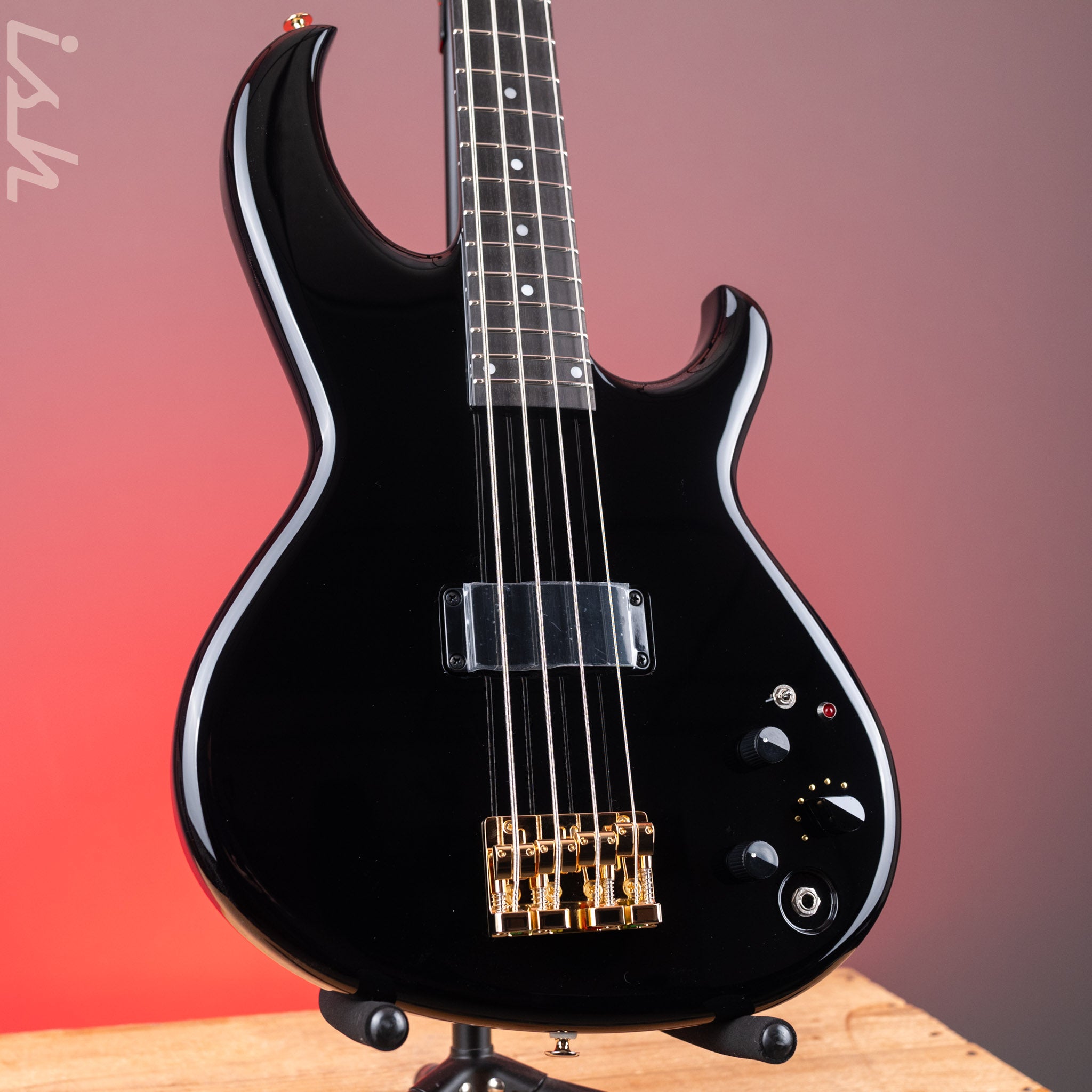 Aria Pro II SB-1000 4-String Bass Solid Black – Ish Guitars