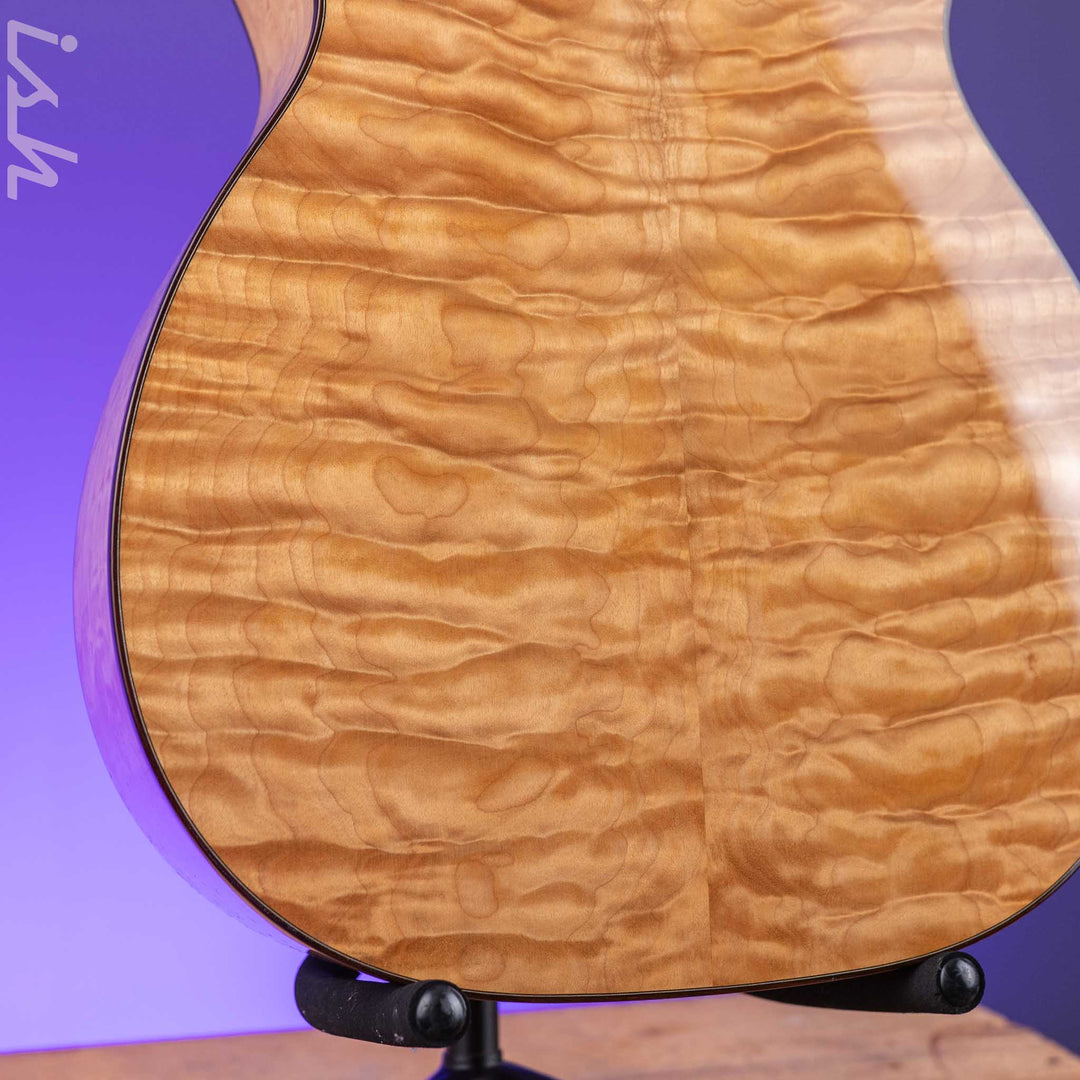 Martin Custom Shop 00-28 Style Western Red Cedar w/ Premium Quilted Maple Back &amp; Sides