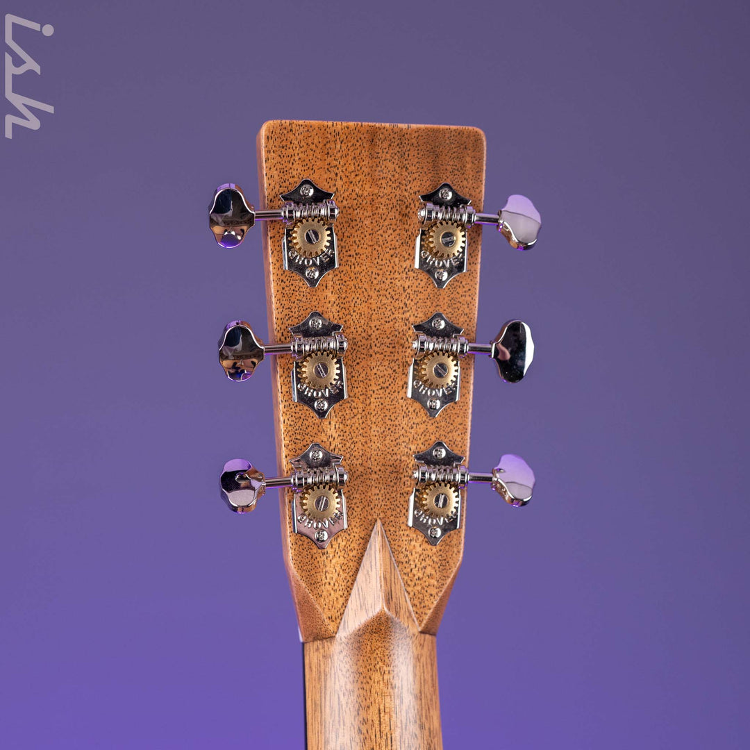 Martin Custom Shop 00-28 Style Western Red Cedar w/ Premium Quilted Maple Back &amp; Sides