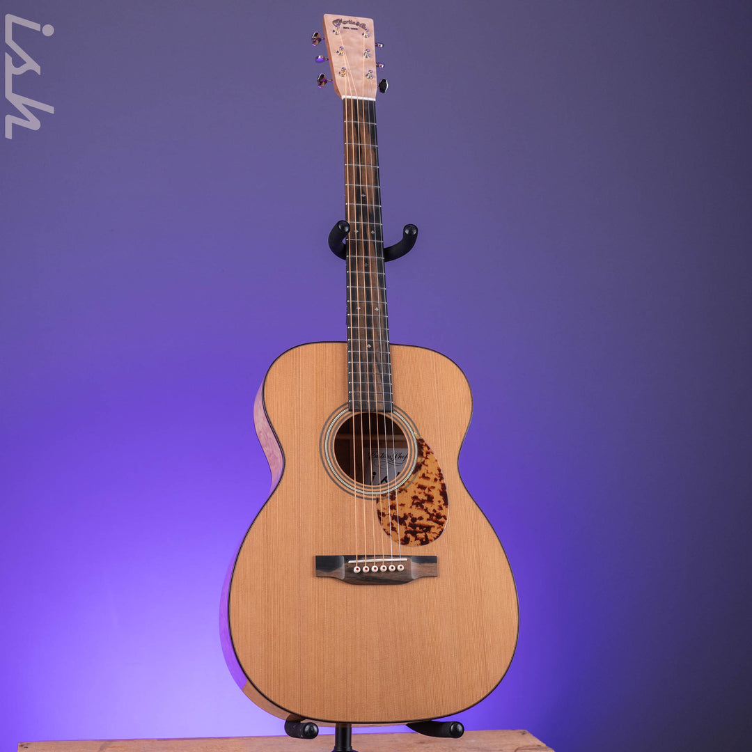 Martin Custom Shop 00-28 Style Western Red Cedar w/ Premium Quilted Maple Back &amp; Sides