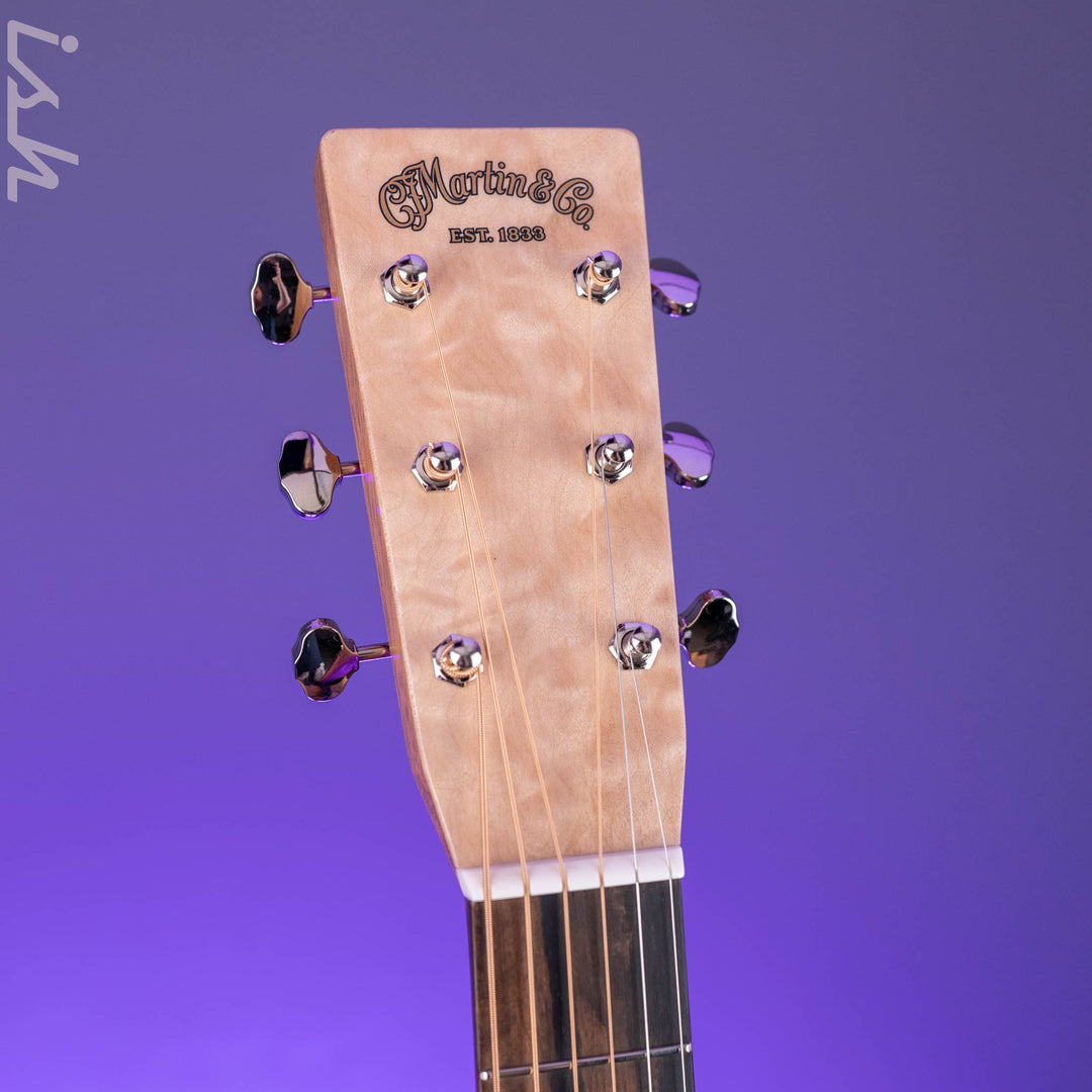 Martin Custom Shop 00-28 Style Western Red Cedar w/ Premium Quilted Maple Back &amp; Sides