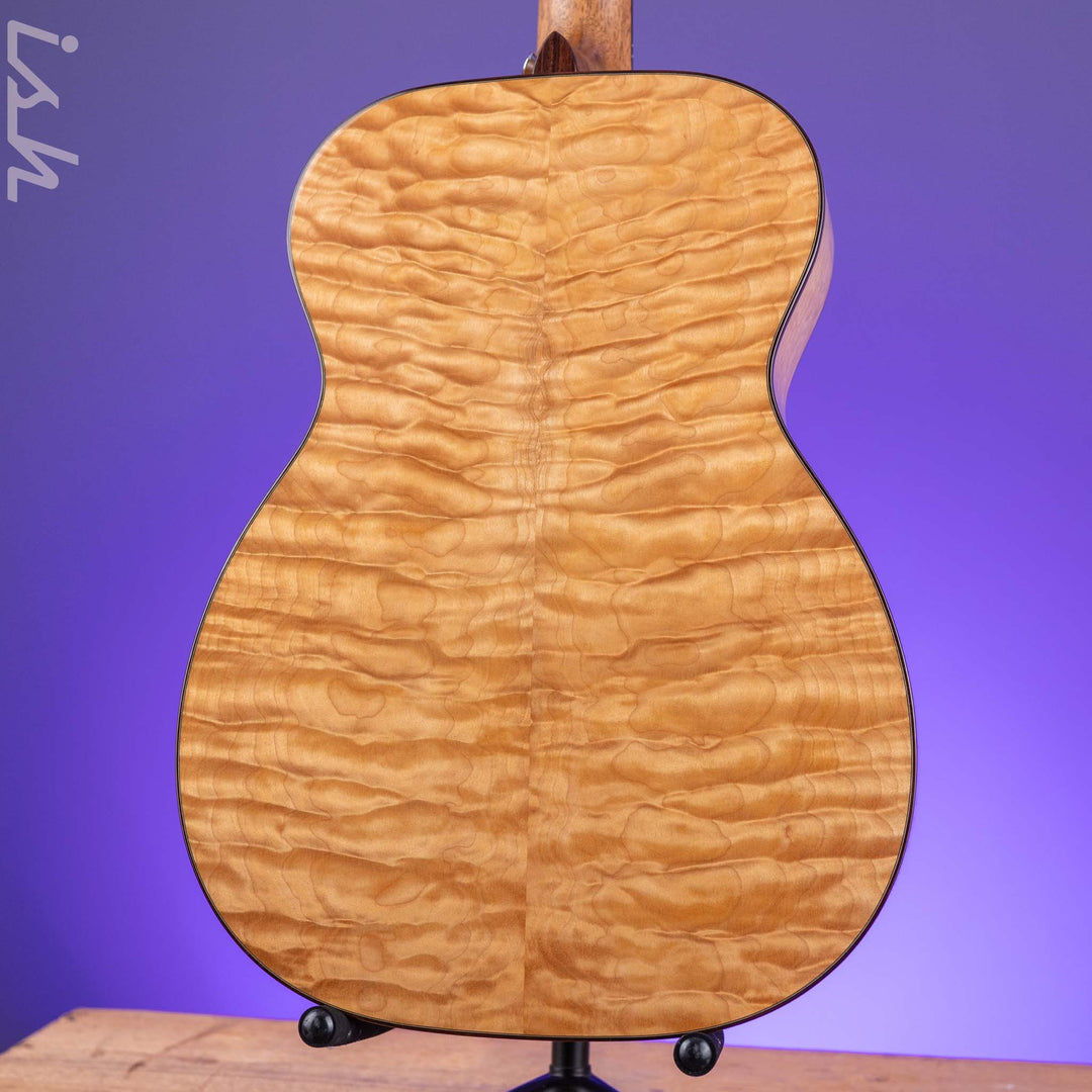 Martin Custom Shop 00-28 Style Western Red Cedar w/ Premium Quilted Maple Back &amp; Sides