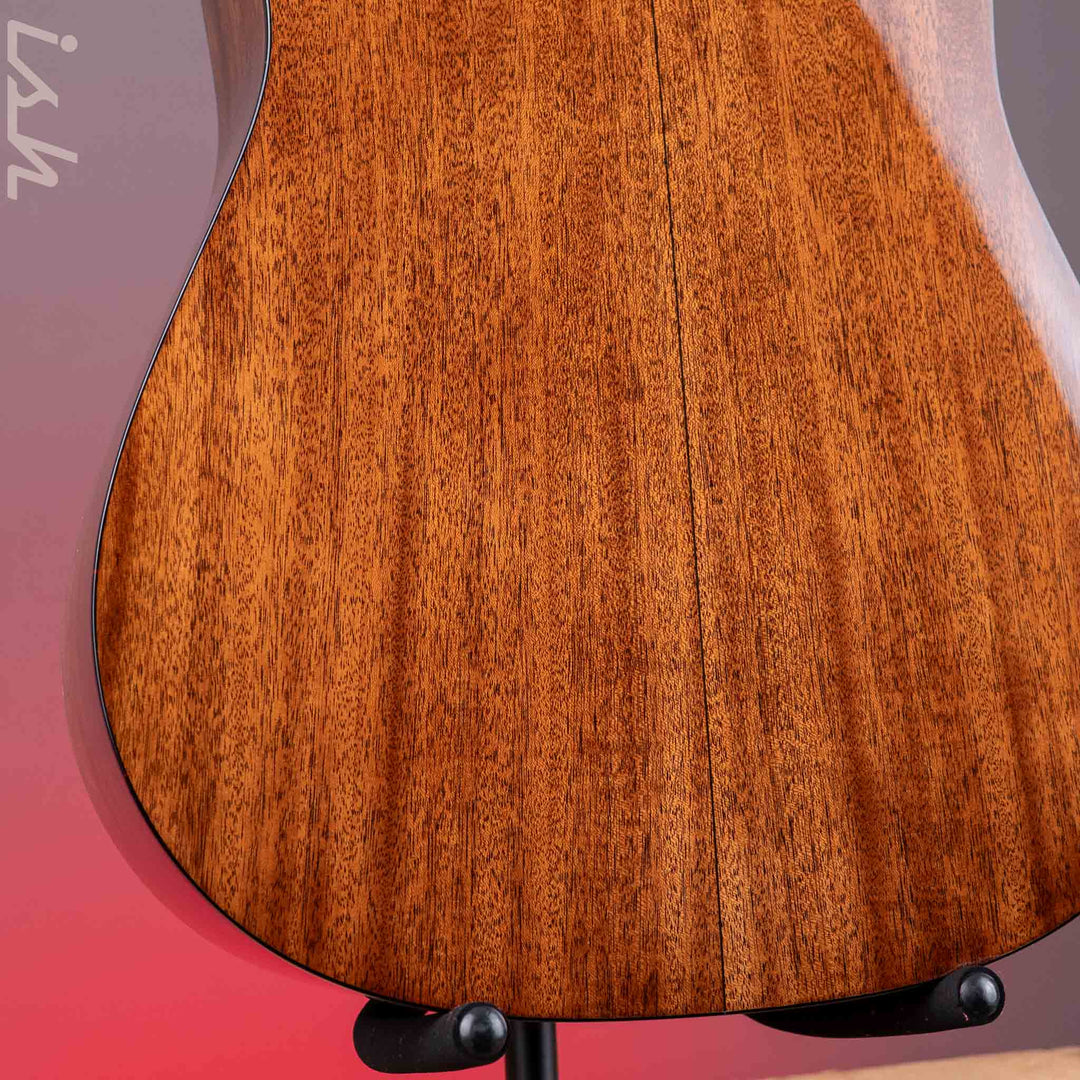 Martin D-18 Molly Tuttle Acoustic Guitar Vintage Sunburst