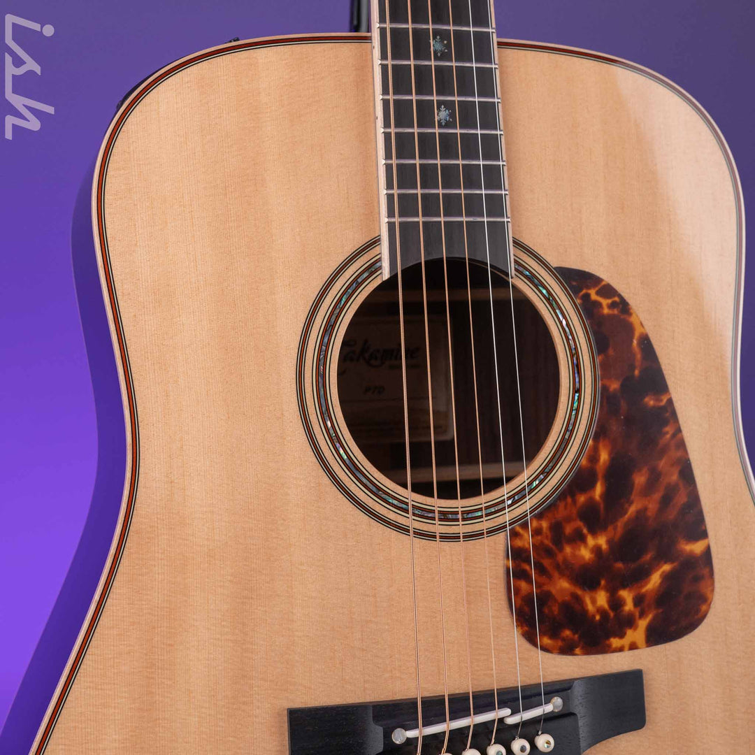 Takamine P7D Dreadnought Acoustic-Electric Guitar