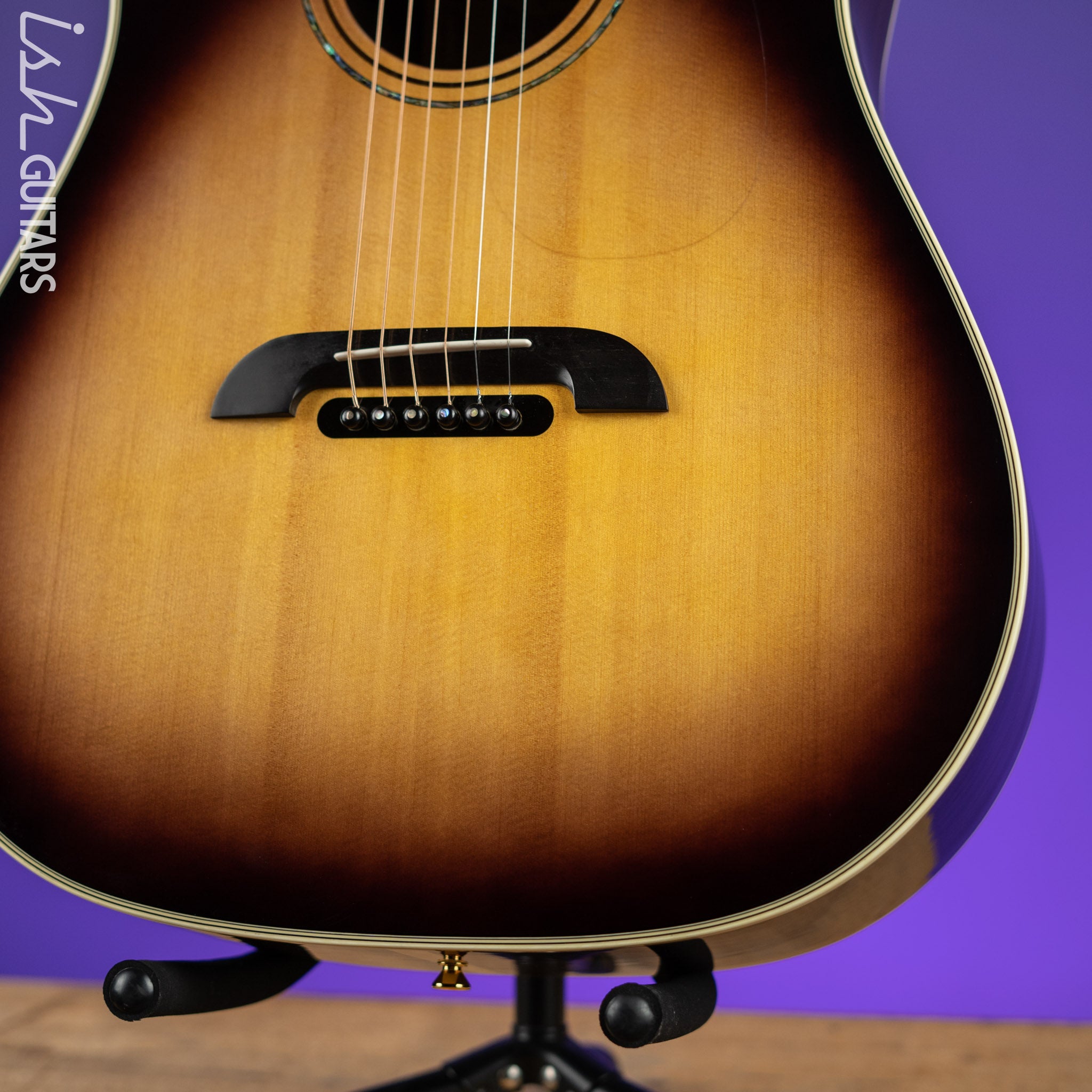 Alvarez Yairi Masterworks DYMR70SB Dreadnought Slope Shoulder