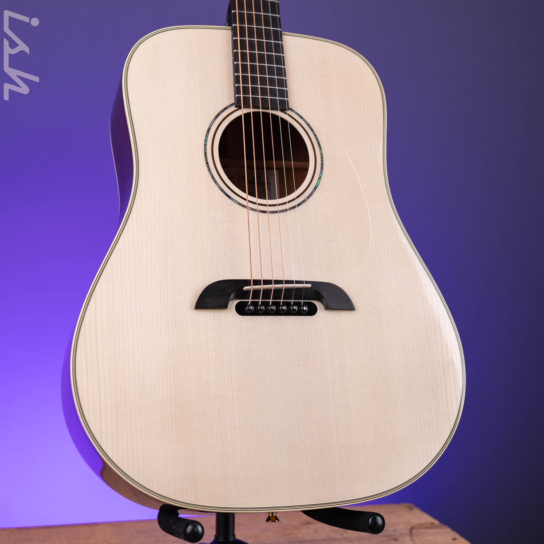 Alvarez Yairi DYM60HD Masterworks Dreadnought Honduran Mahogany