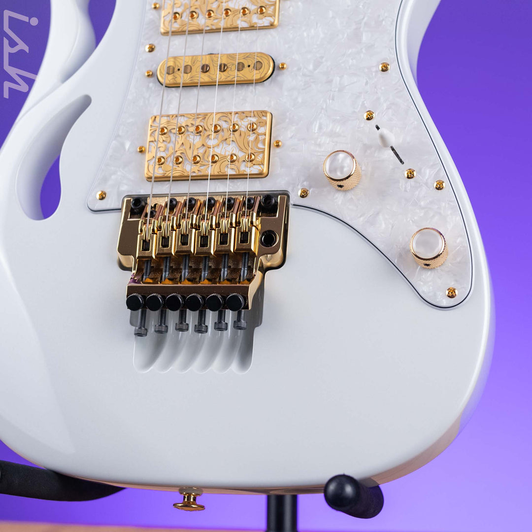 Ibanez Steve Vai Signature PIA3761 Stallion White Demo