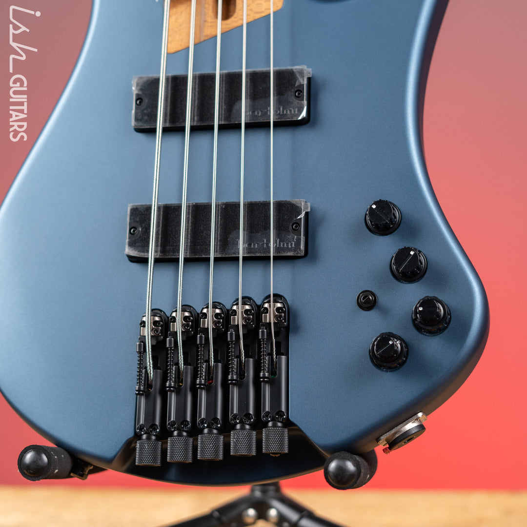 Ibanez EHB1005F Standard 5-String Fretless Multi-Scale Bass Arctic Ocean Matte Demo