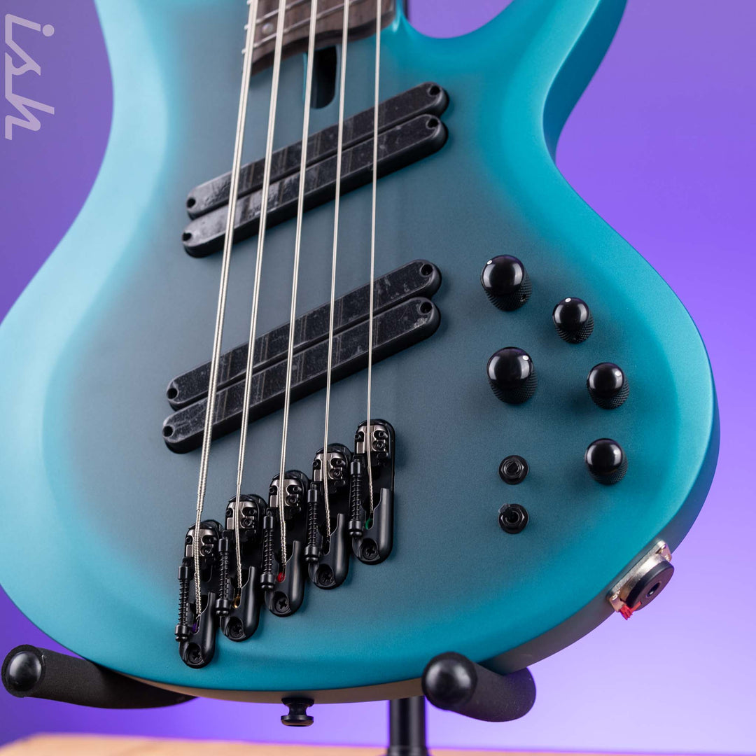 Ibanez BTB605MS Multi-Scale 5-String Bass Cerulean Aura Burst Matte Demo