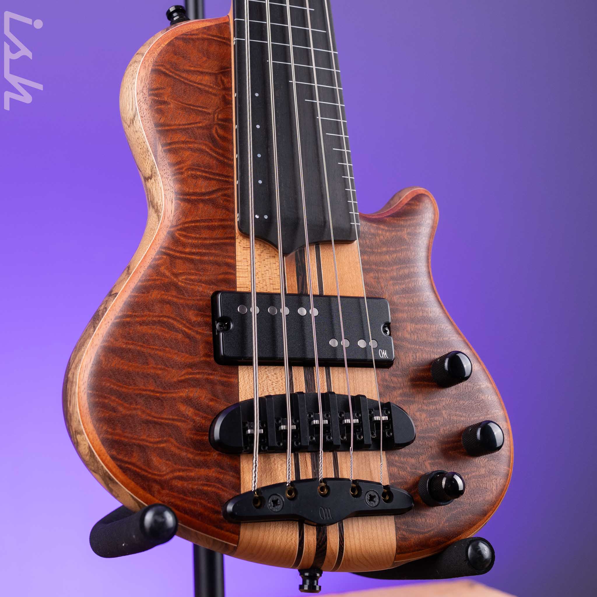 Mayones Cali 5 Fretless Mini Bass Quilted Maple – Ish Guitars