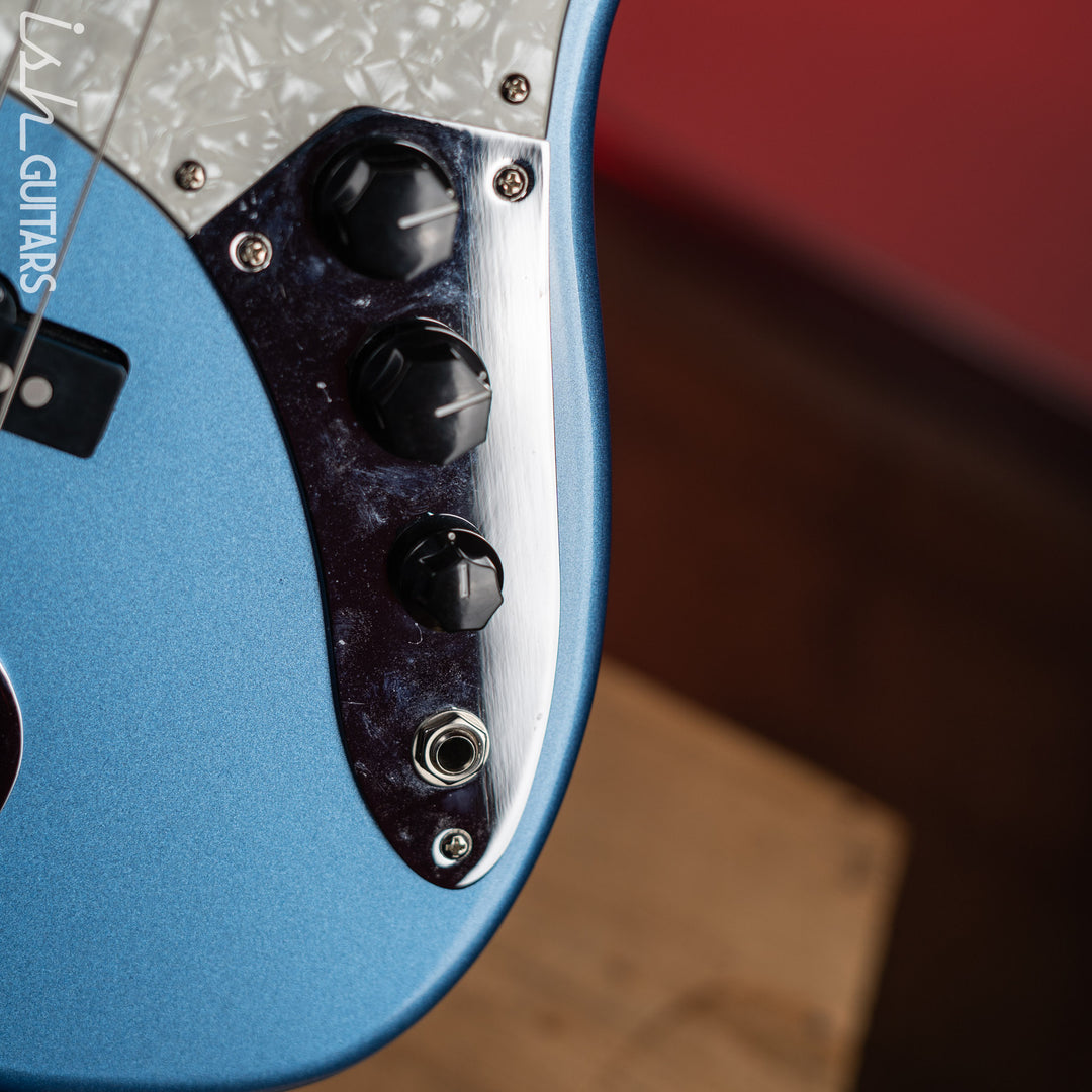 2010’s Lakland Skyline Series DJ-4 Darryl Jones Lake Placid Blue