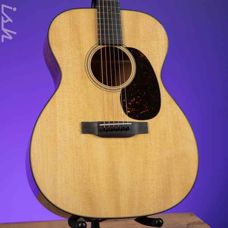 Martin Standard Series 000-18 Auditorium Acoustic Guitar Natural