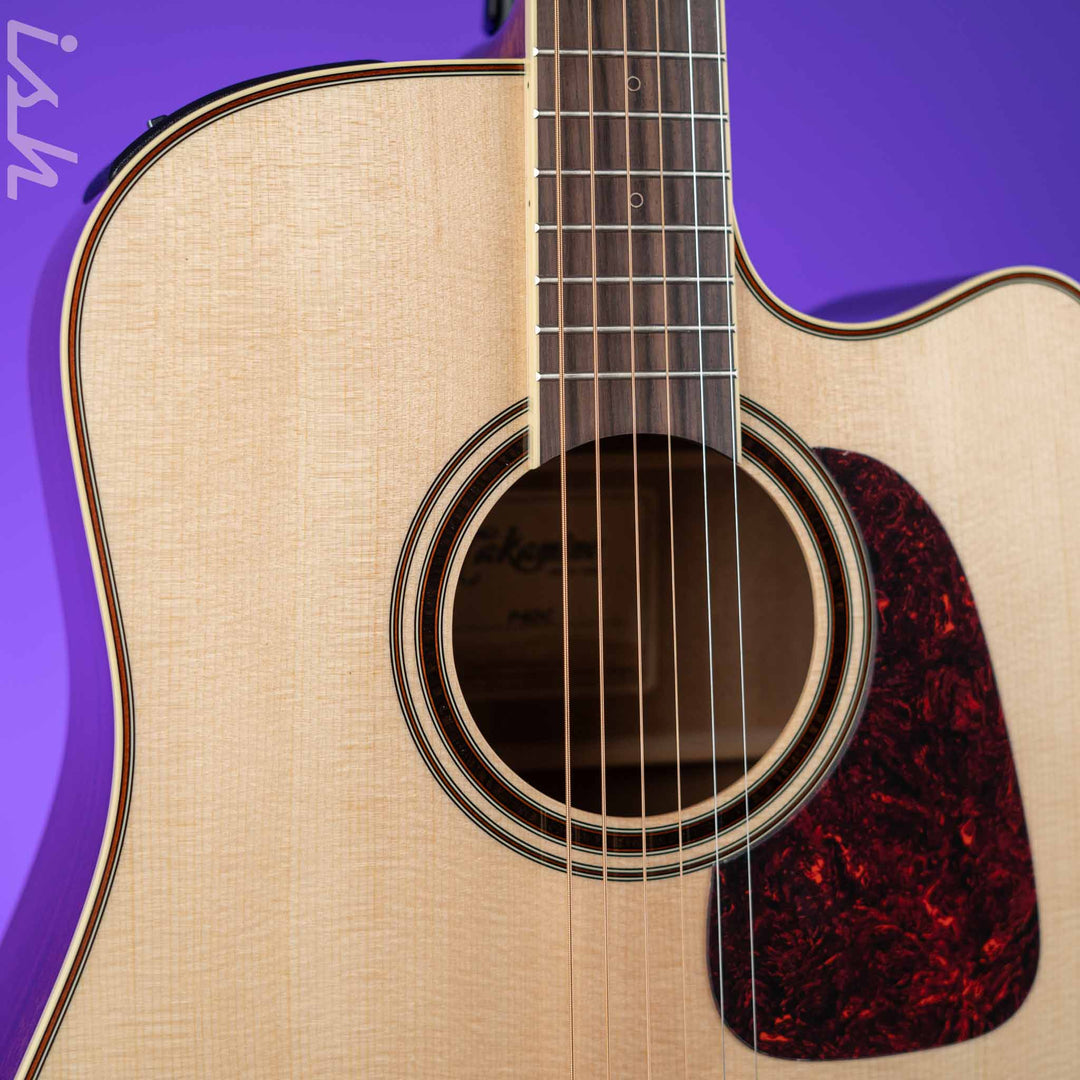 Takamine P4DC Dreadnought Cutaway Acoustic-Electric Guitar Demo