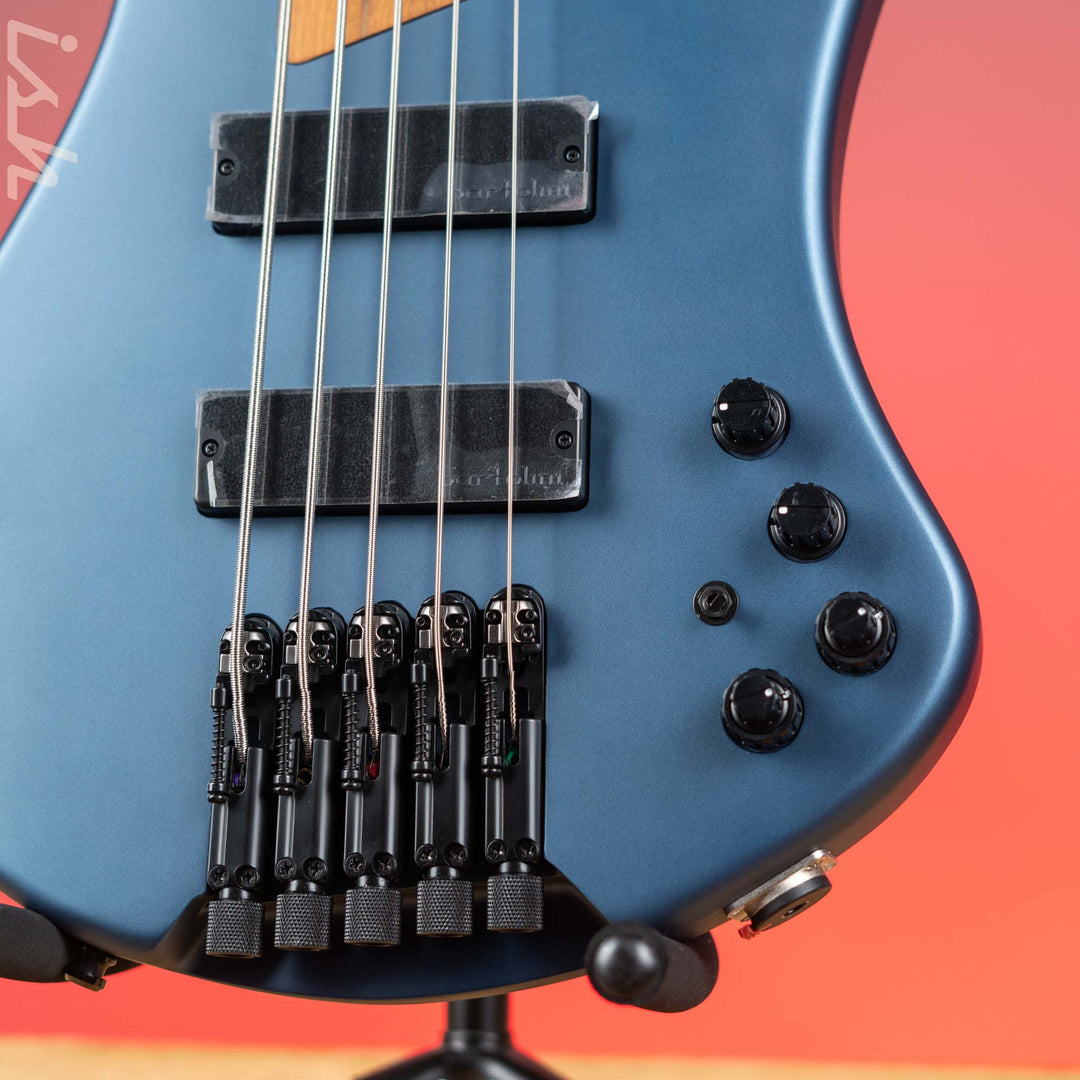 Ibanez EHB1005F Standard 5-String Fretless Multi-Scale Bass Arctic Ocean Matte Demo