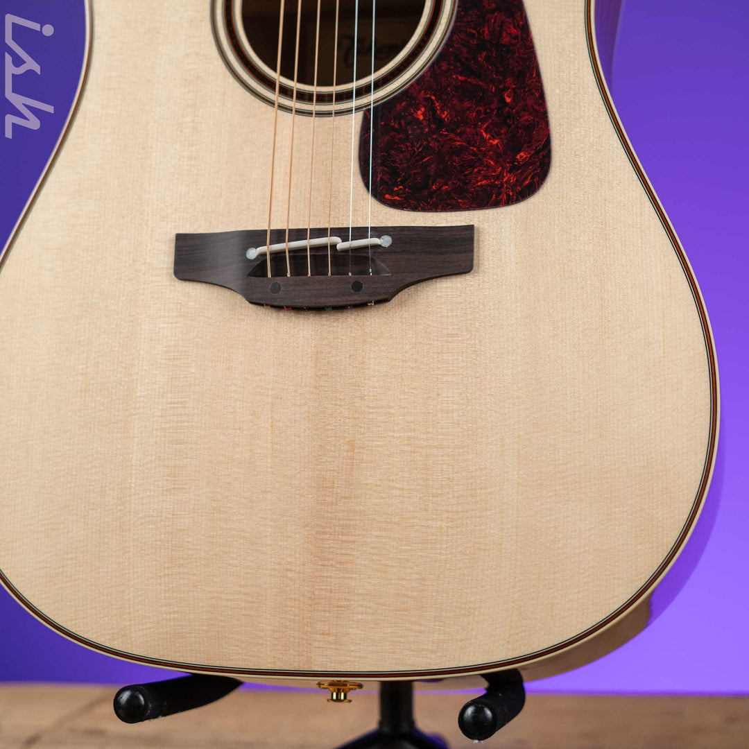 Takamine P4DC Dreadnought Cutaway Acoustic-Electric Guitar Demo