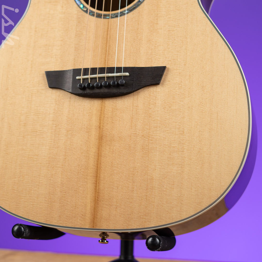 Orangewood Brooklyn Grand Concert Acoustic Guitar