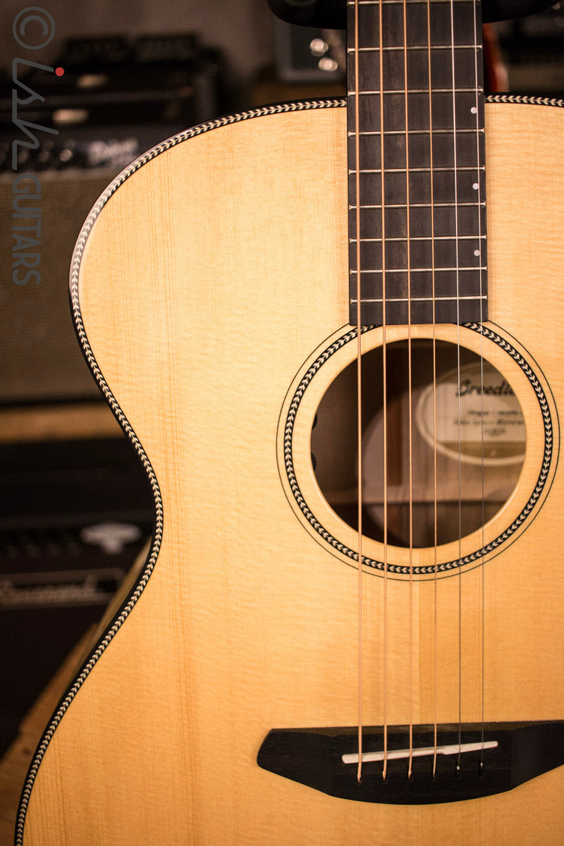 Breedlove Oregon Concerto E Sitka Spruce Myrtlewood