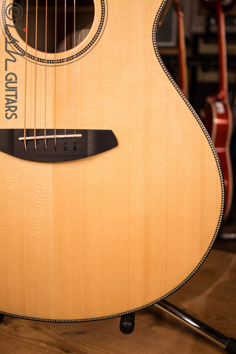 Breedlove Oregon Concerto E Sitka Spruce Myrtlewood