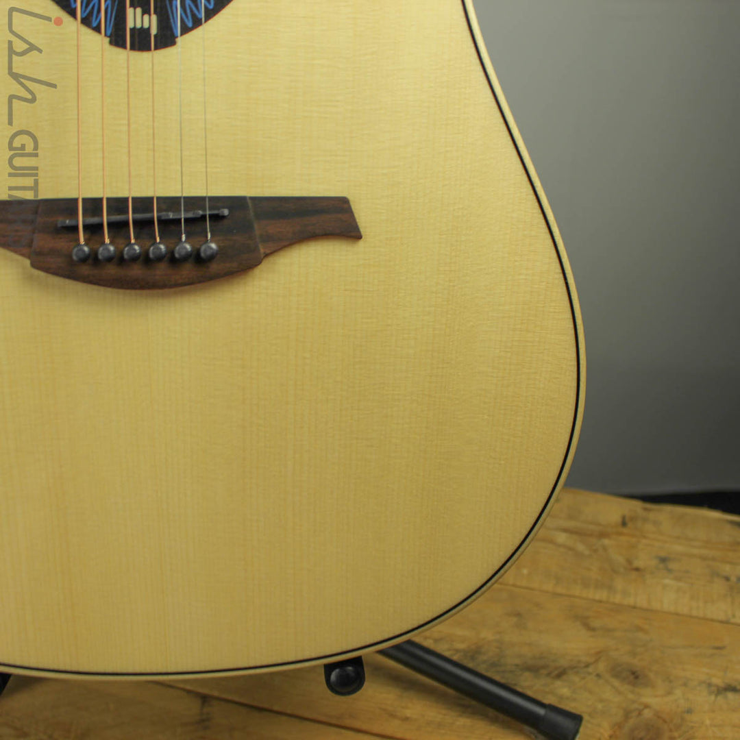 LAG THV20DCE Dreadnaught Cutaway HyVibe