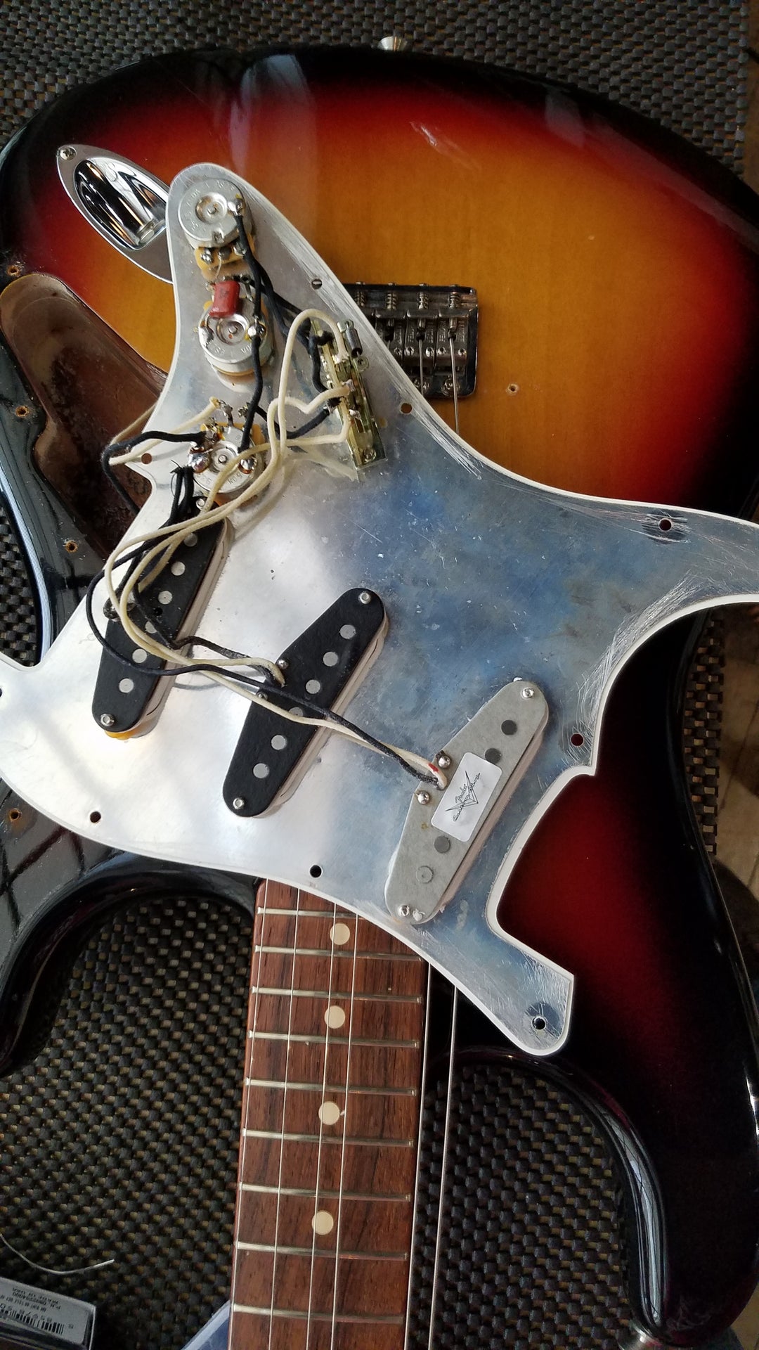 1999 Fender Custom Shop NOS 60’s Style Stratocaster Three Tone Sunburst