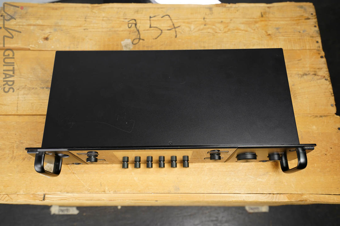 Used Line 6 Helix Rack Multi-Effects Processor