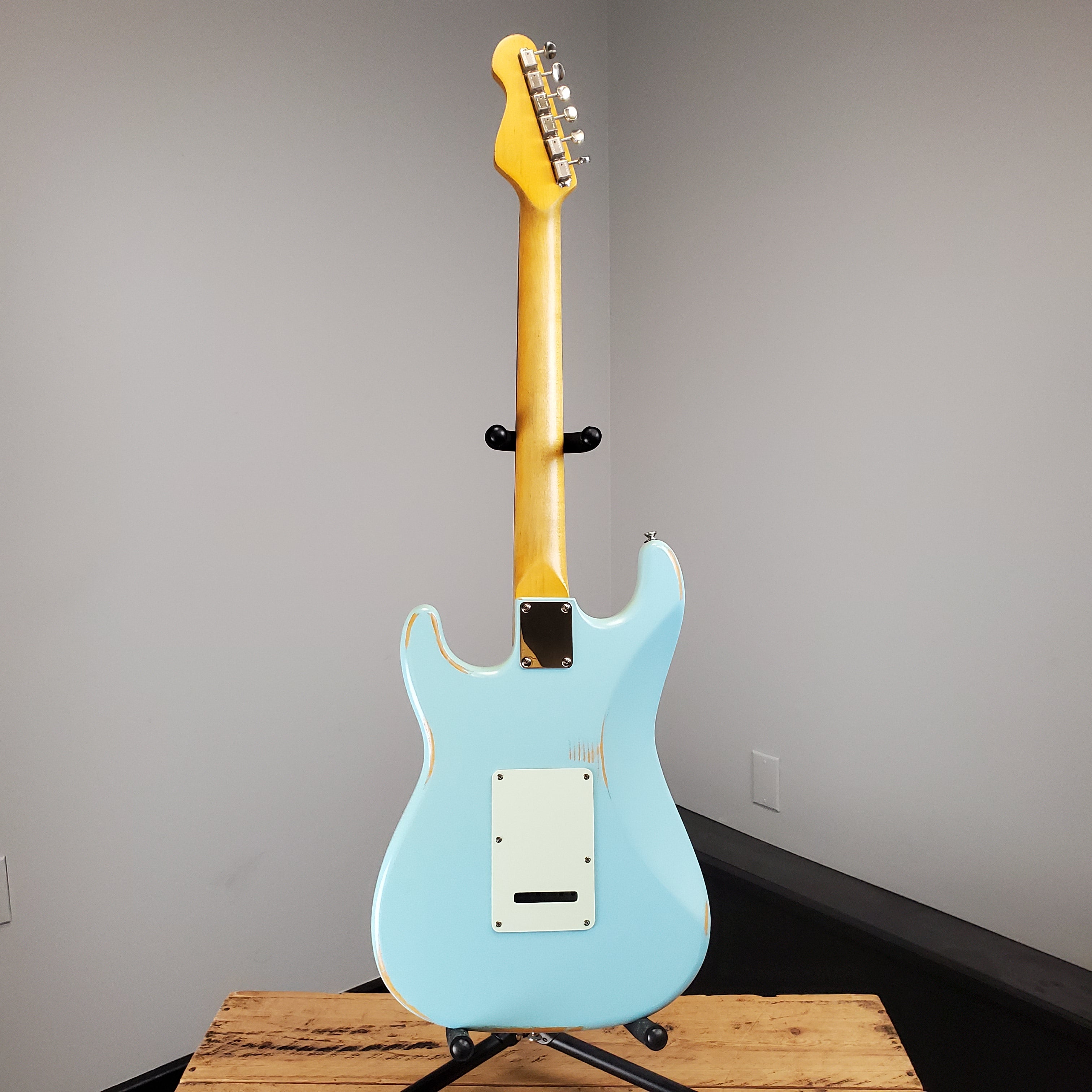 Vintage Icon Series V6 Strat Style Reliced Sonic Blue – Ish Guitars
