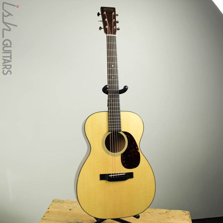 Martin 00-18 Acoustic Guitar Sitka Spruce B-Stock