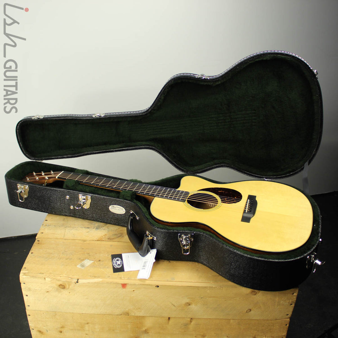 Martin Custom Shop 000-18 Cutaway Cocobolo Back Sitka Spruce Top (DEMO VIDEO)