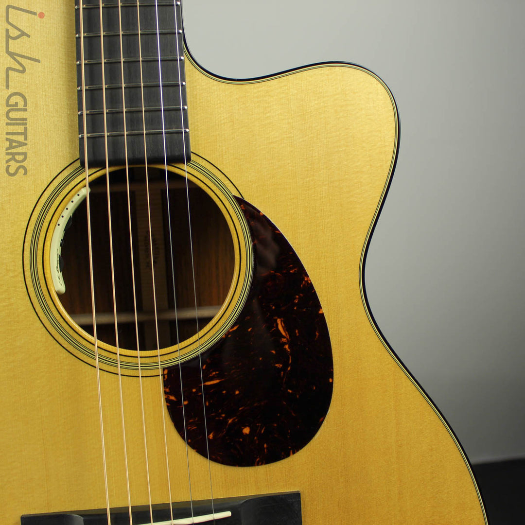 Martin Custom Shop 000-18 Cutaway Cocobolo Back Sitka Spruce Top (DEMO VIDEO)