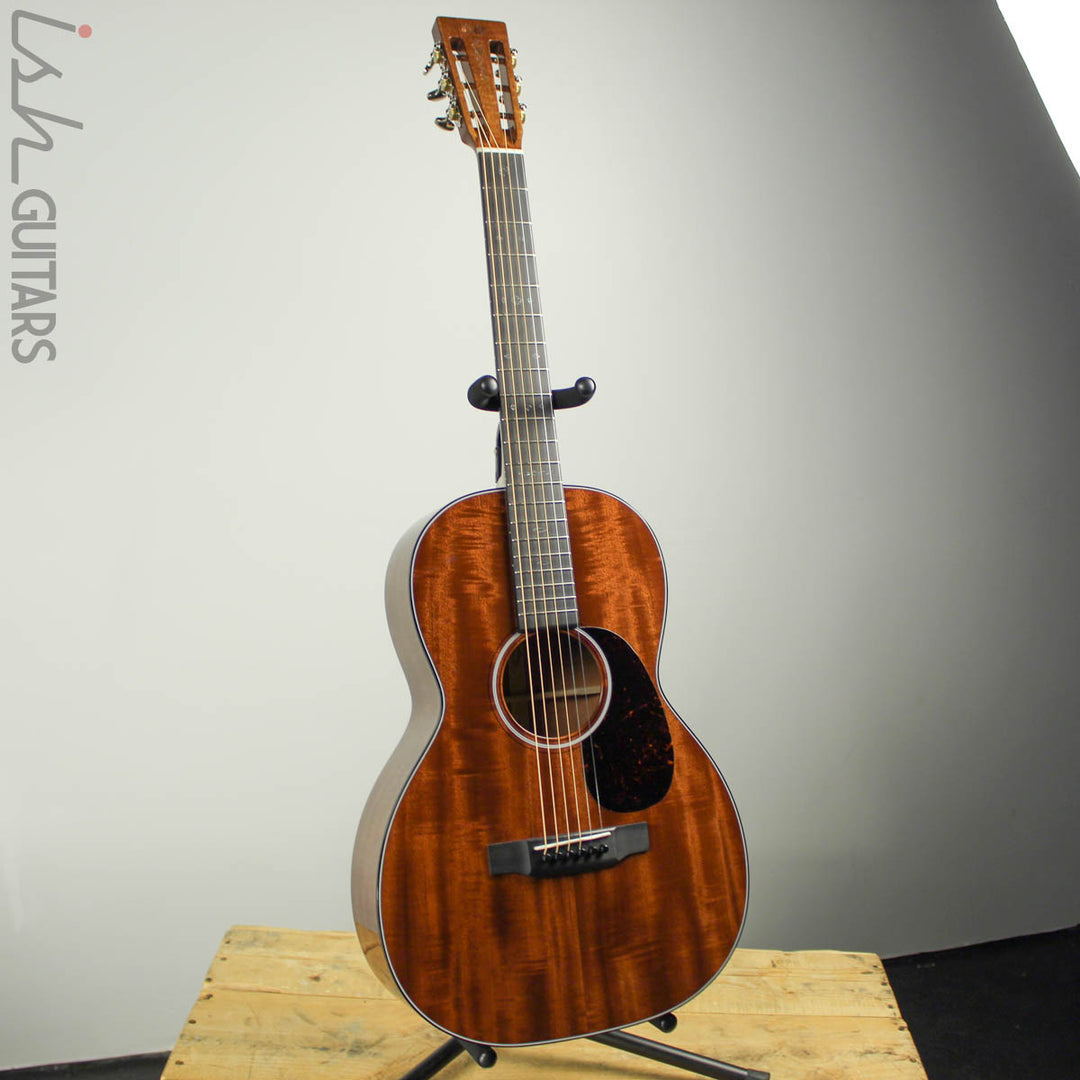 2019 Martin Custom Shop 00-17 12 Fret Flamed Mahogany Top (DEMO VIDEO)