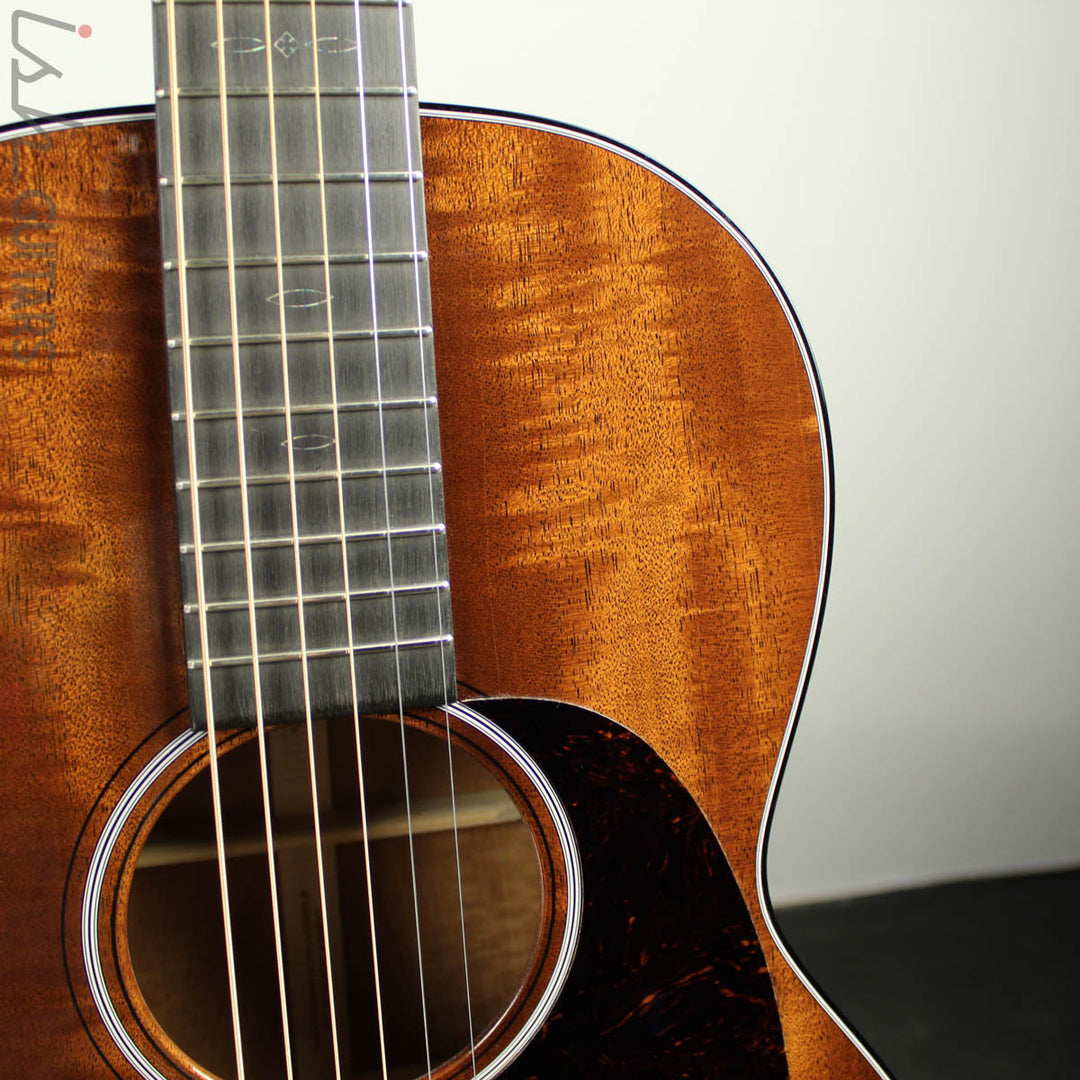 2019 Martin Custom Shop 00-17 12 Fret Flamed Mahogany Top (DEMO VIDEO)