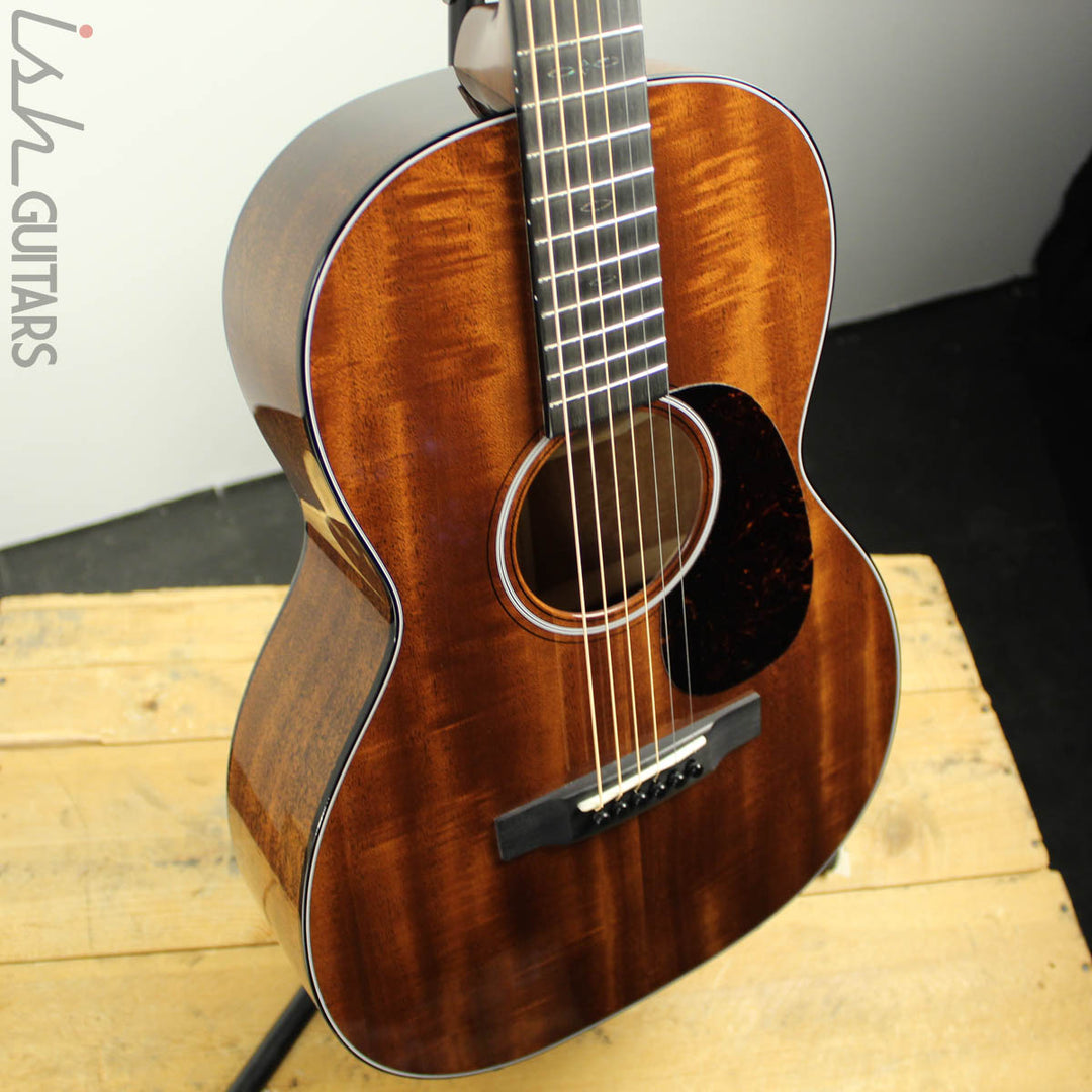 2019 Martin Custom Shop 00-17 12 Fret Flamed Mahogany Top (DEMO VIDEO)