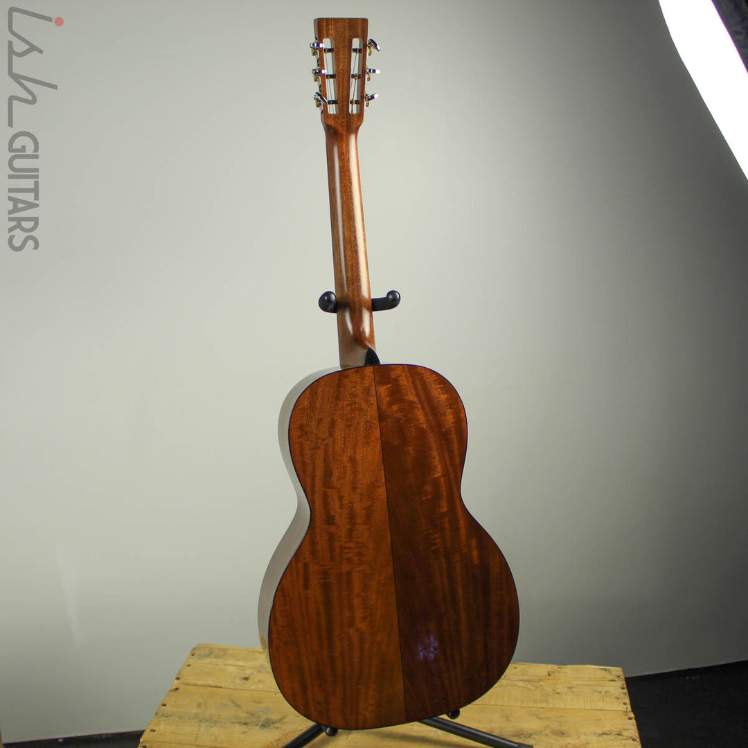 2019 Martin Custom Shop 00-17 12 Fret Flamed Mahogany Top (DEMO VIDEO)