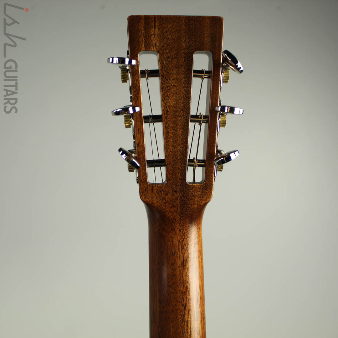 2019 Martin Custom Shop 00-17 12 Fret Flamed Mahogany Top (DEMO VIDEO)