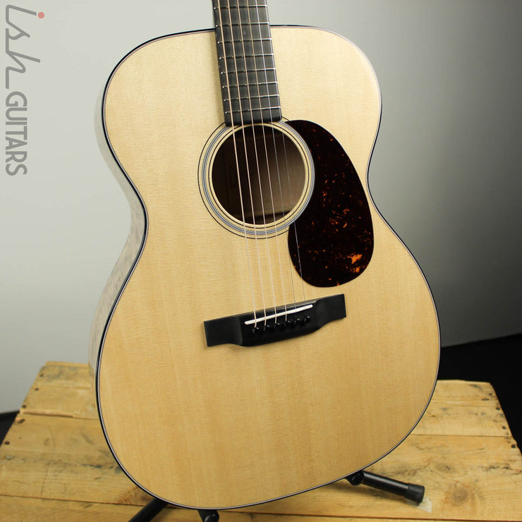 Martin 000-28 Custom Shop Deep Quilted Maple Back and Sides