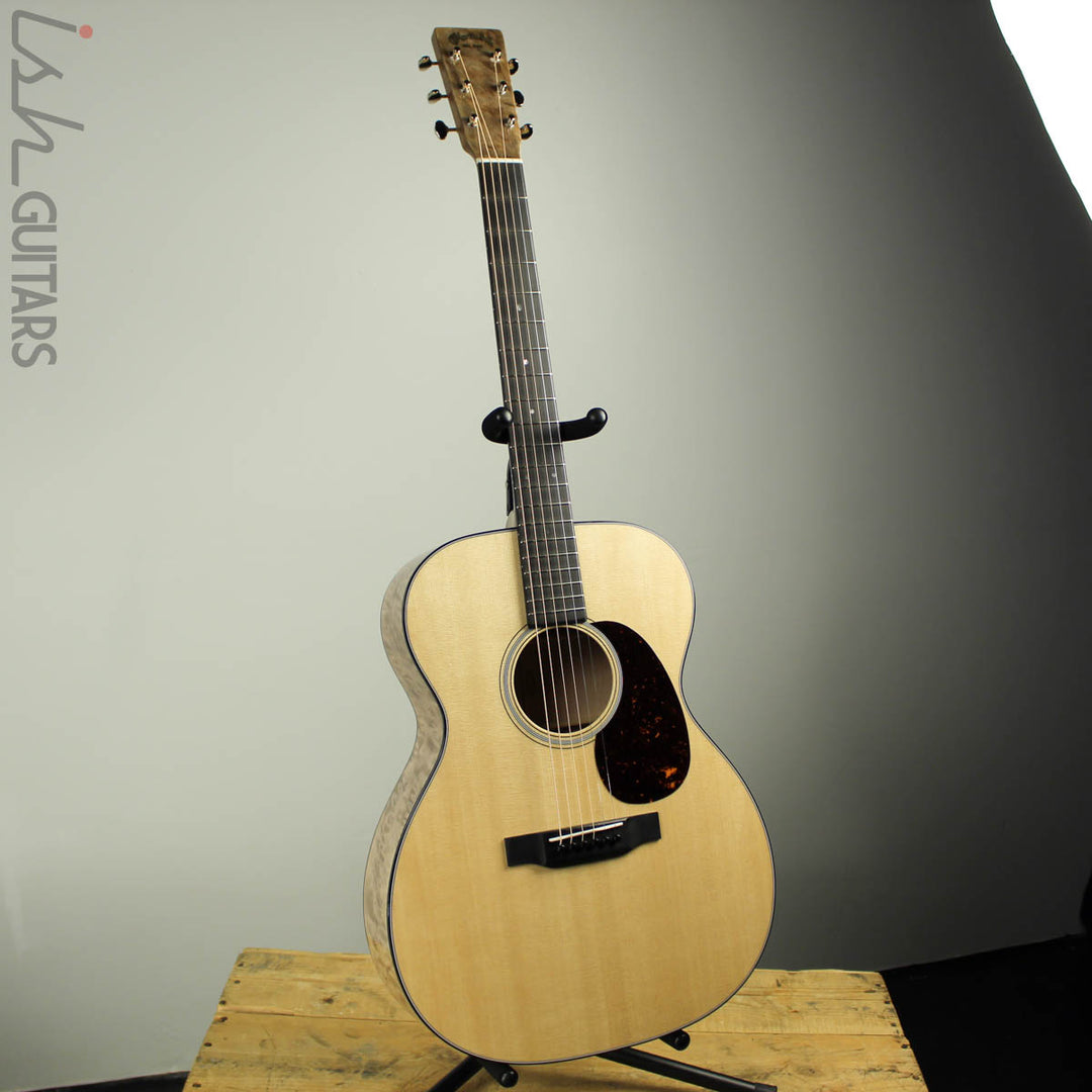 Martin 000-28 Custom Shop Deep Quilted Maple Back and Sides