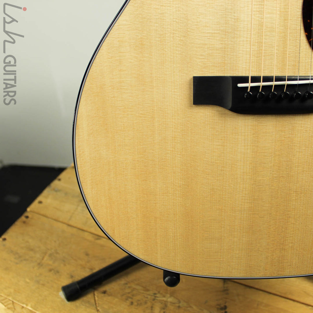 Martin 000-28 Custom Shop Deep Quilted Maple Back and Sides