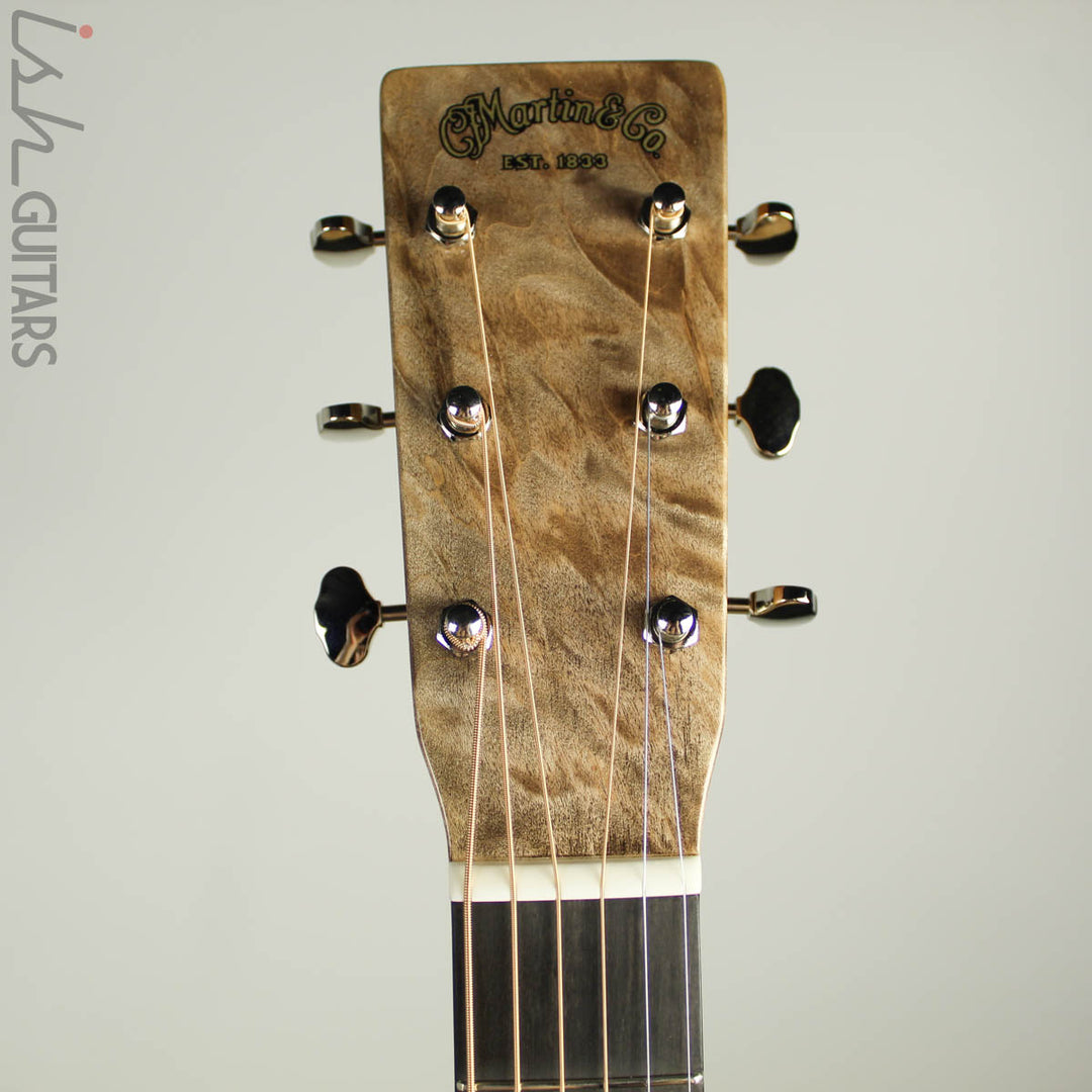 Martin 000-28 Custom Shop Deep Quilted Maple Back and Sides