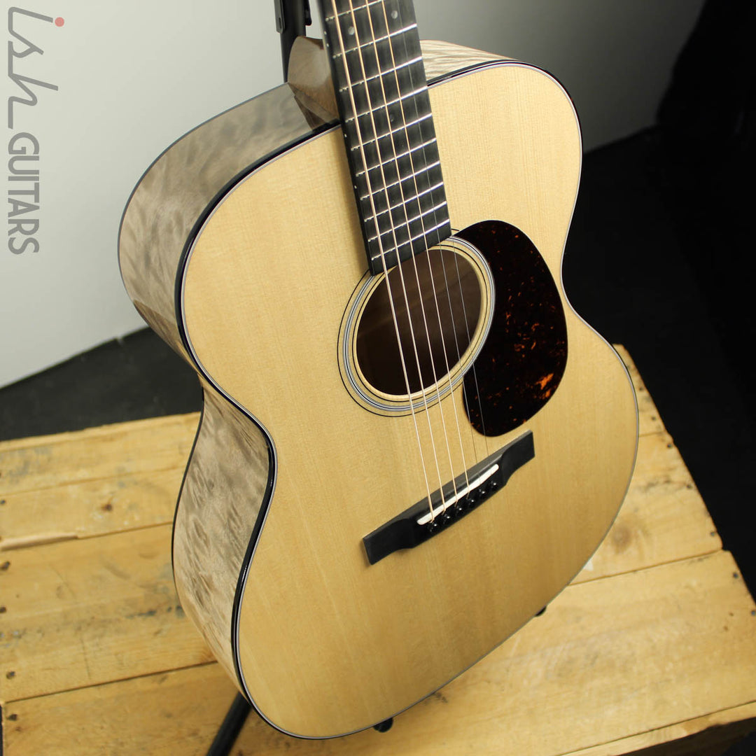 Martin 000-28 Custom Shop Deep Quilted Maple Back and Sides