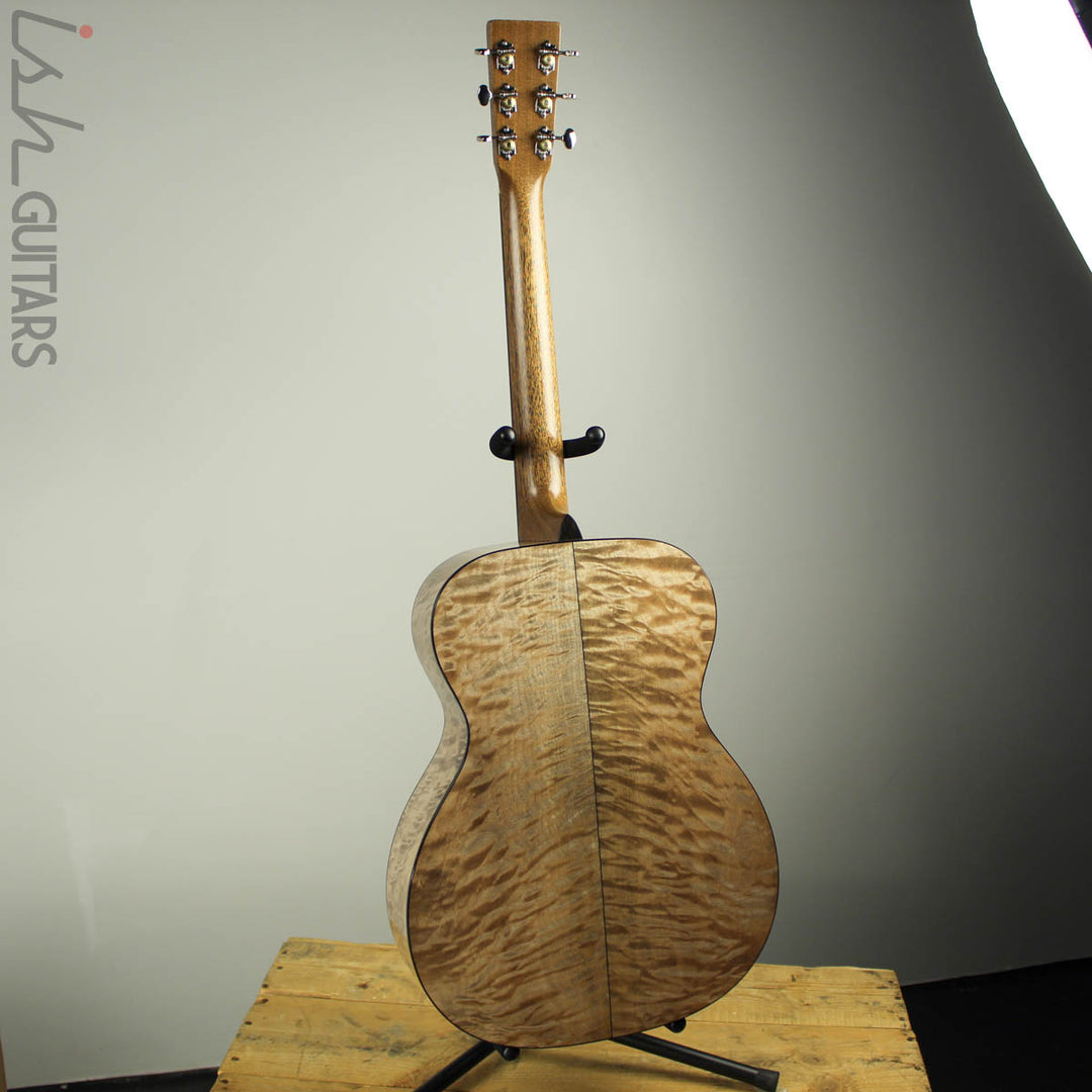 Martin 000-28 Custom Shop Deep Quilted Maple Back and Sides