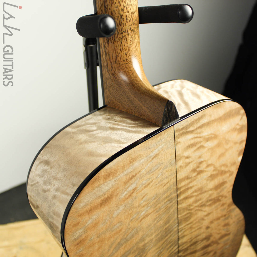 Martin 000-28 Custom Shop Deep Quilted Maple Back and Sides