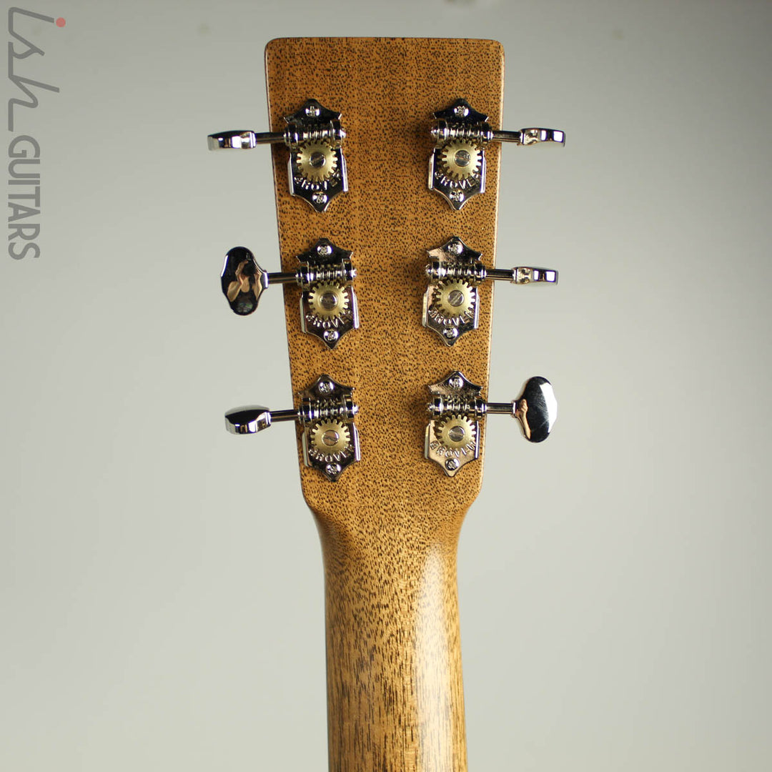 Martin 000-28 Custom Shop Deep Quilted Maple Back and Sides